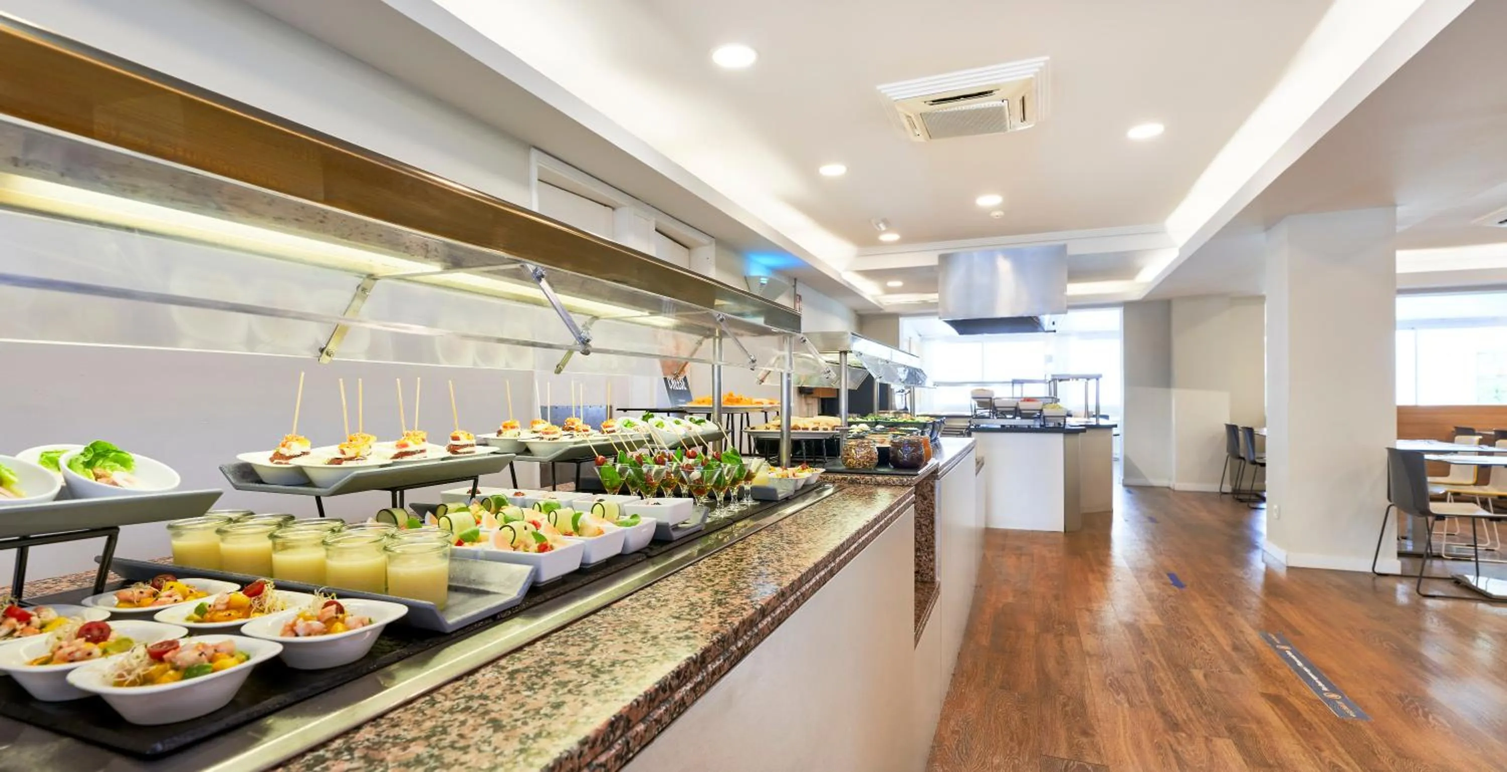 Dining area in Globales Los Delfines