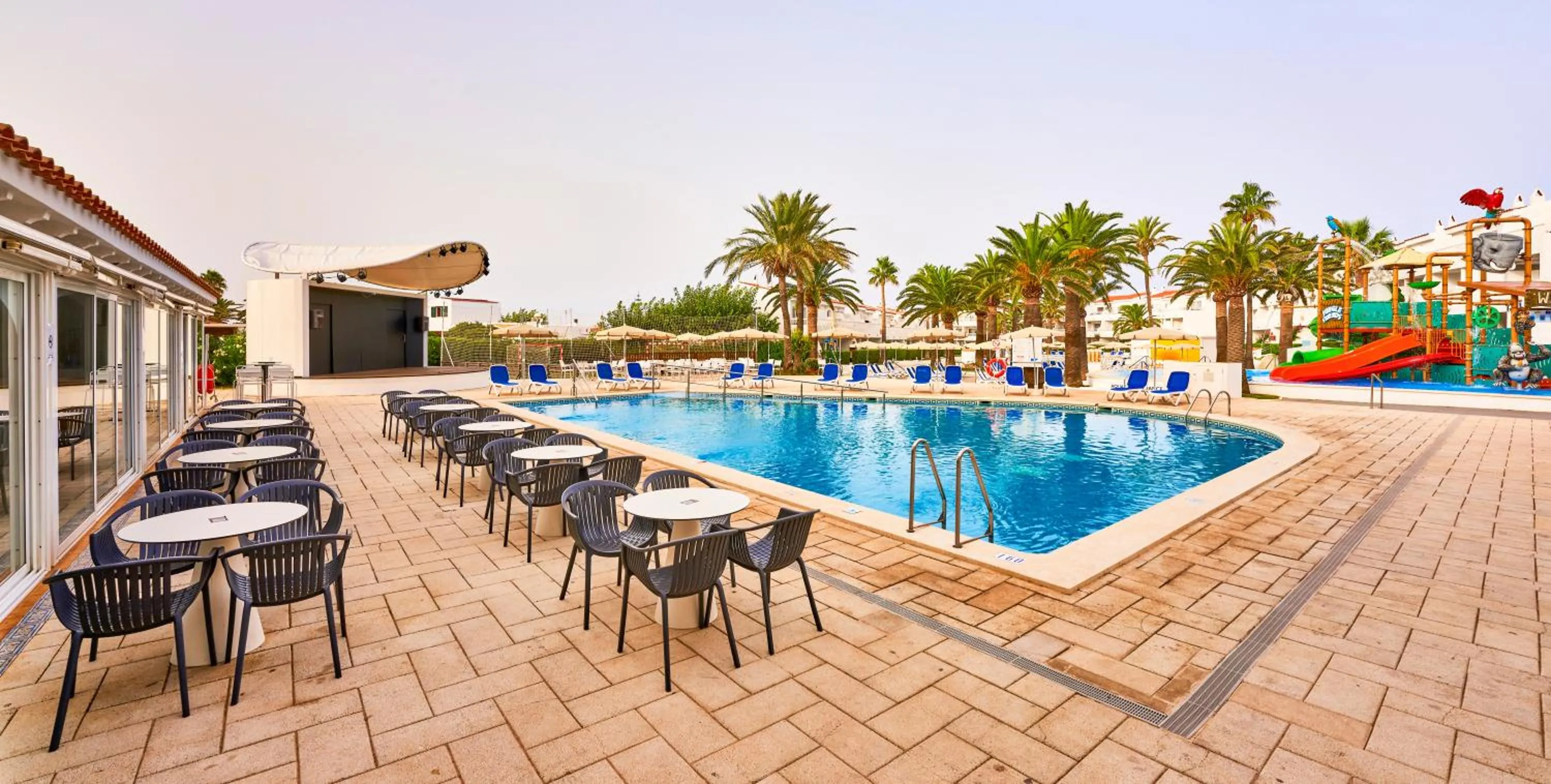 Swimming pool in Globales Los Delfines