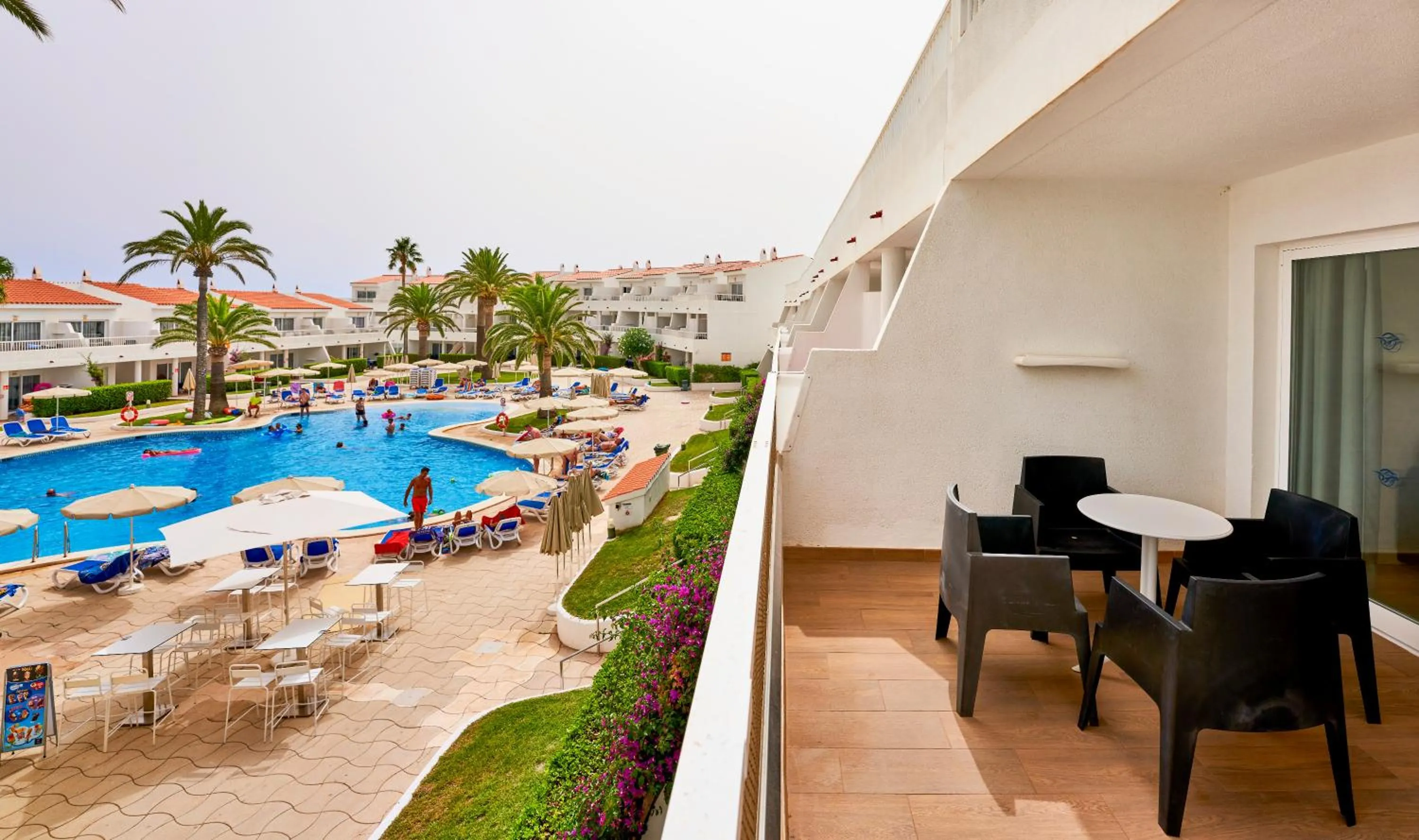 Swimming pool in Globales Los Delfines