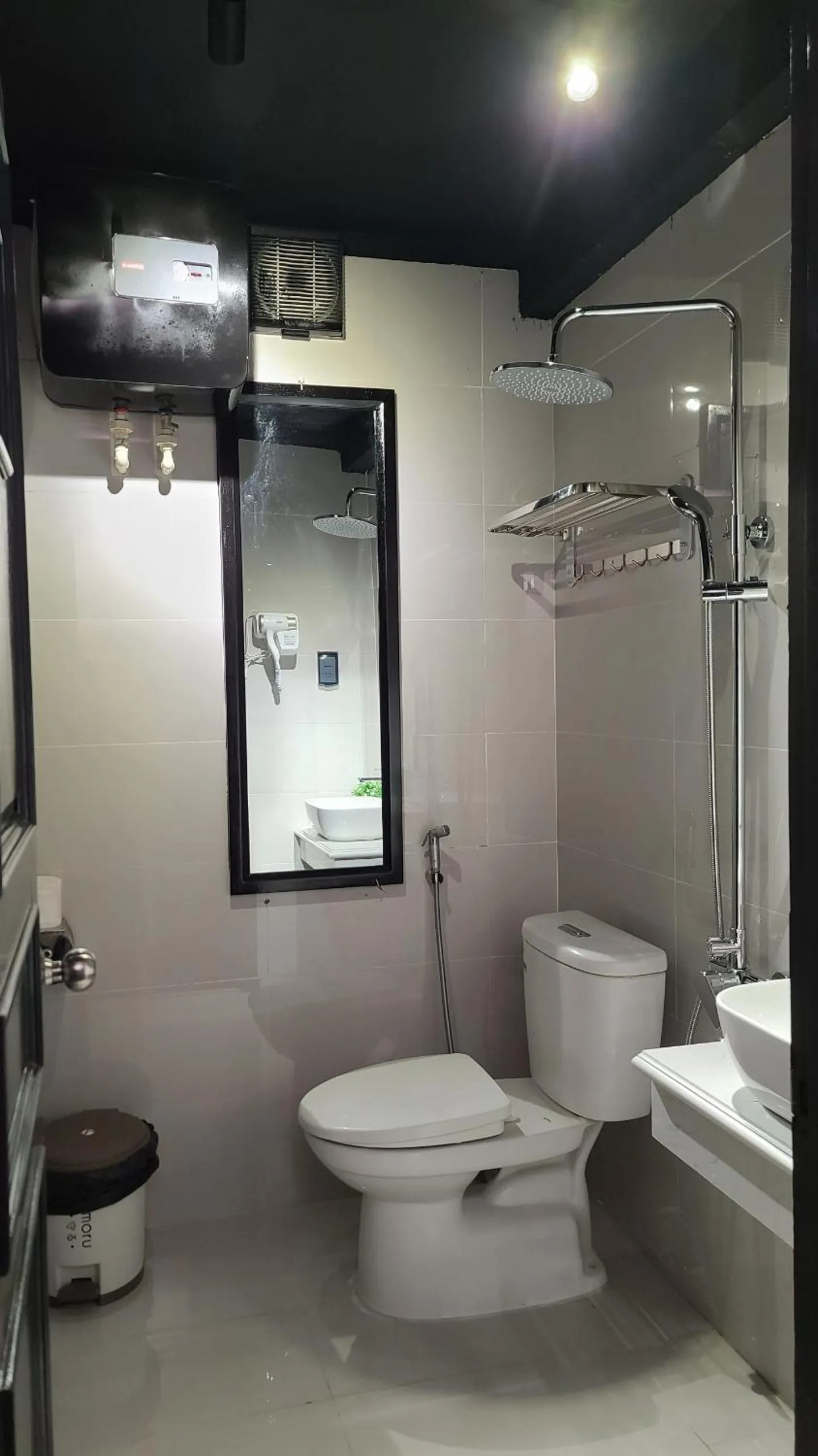 Shower in Hanoi Lucky Hostel