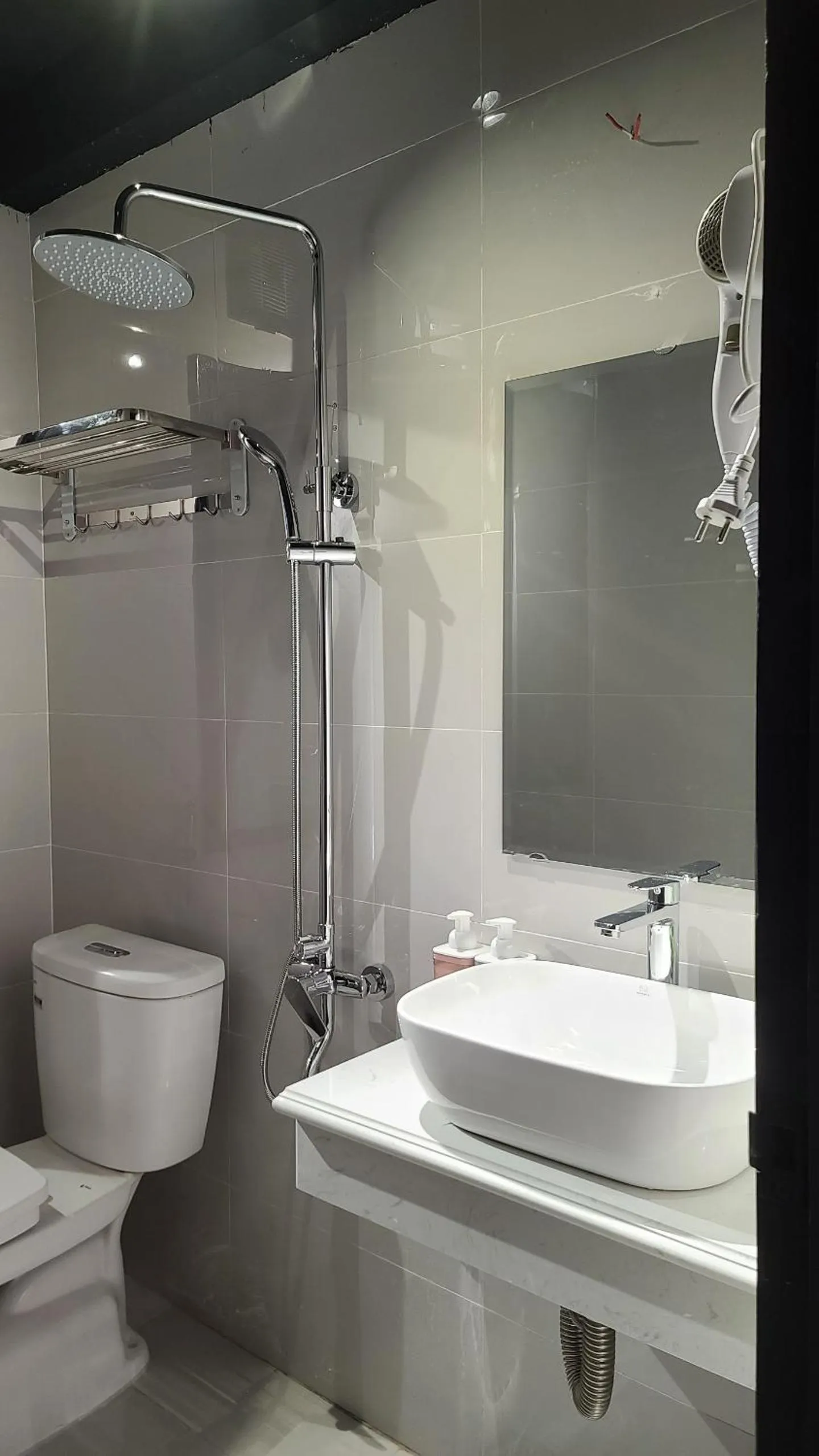 Shower in Hanoi Lucky Hostel