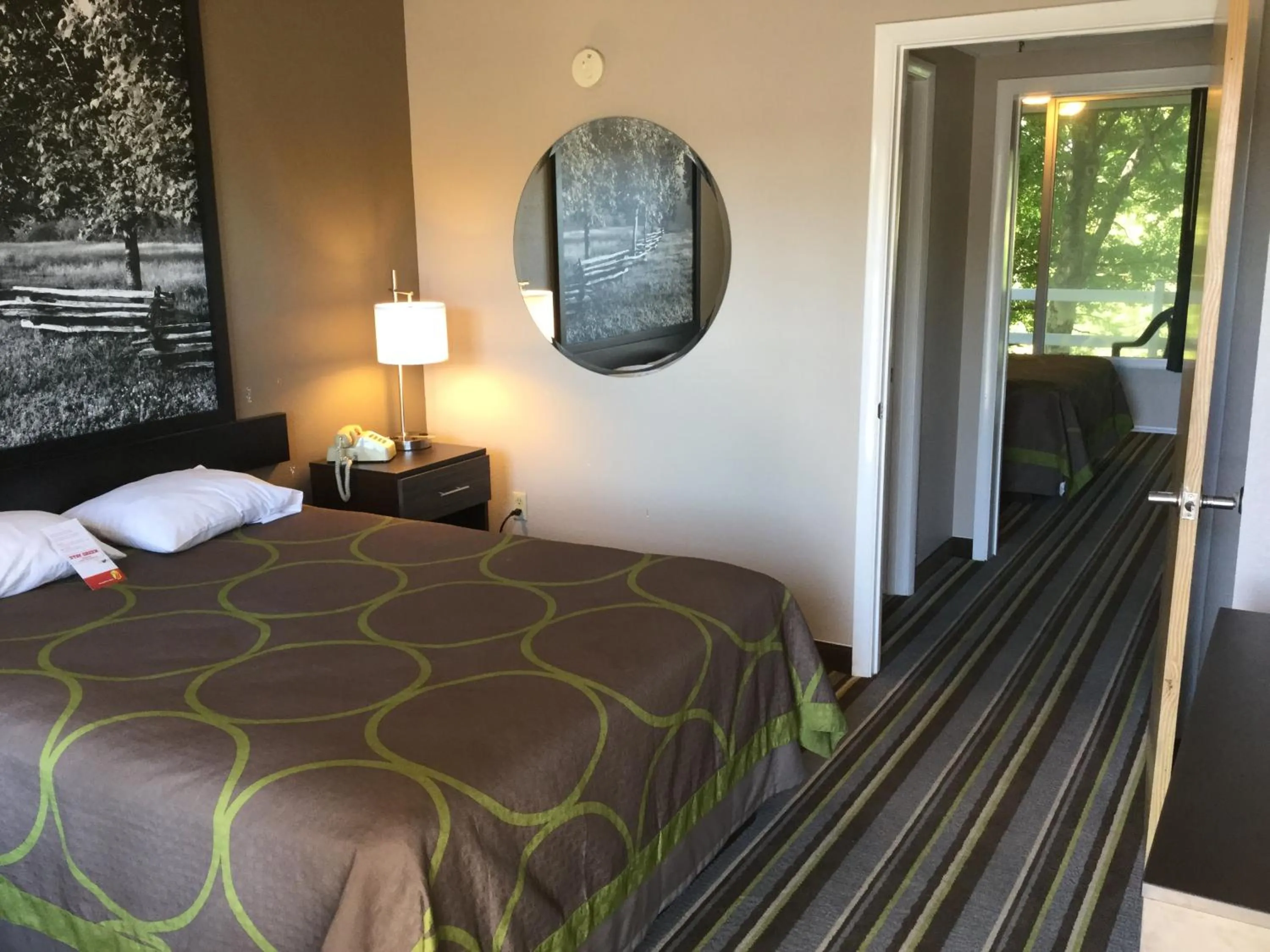 Bedroom, Bed in Super 8 by Wyndham Sevierville Riverside