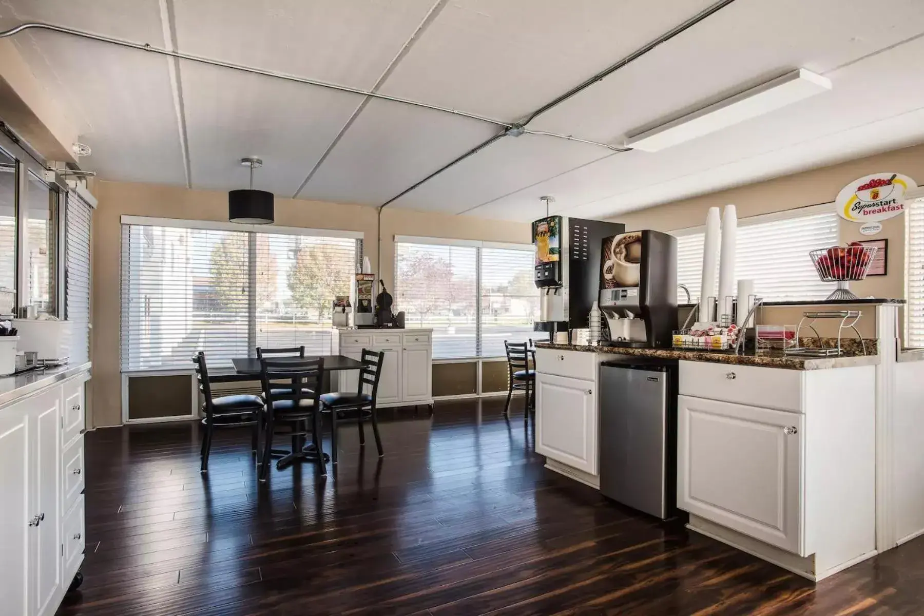 Restaurant/places to eat in Super 8 by Wyndham Sevierville Riverside Restaurant/places to eat in Super 8 by Wyndham Sevierville Riverside