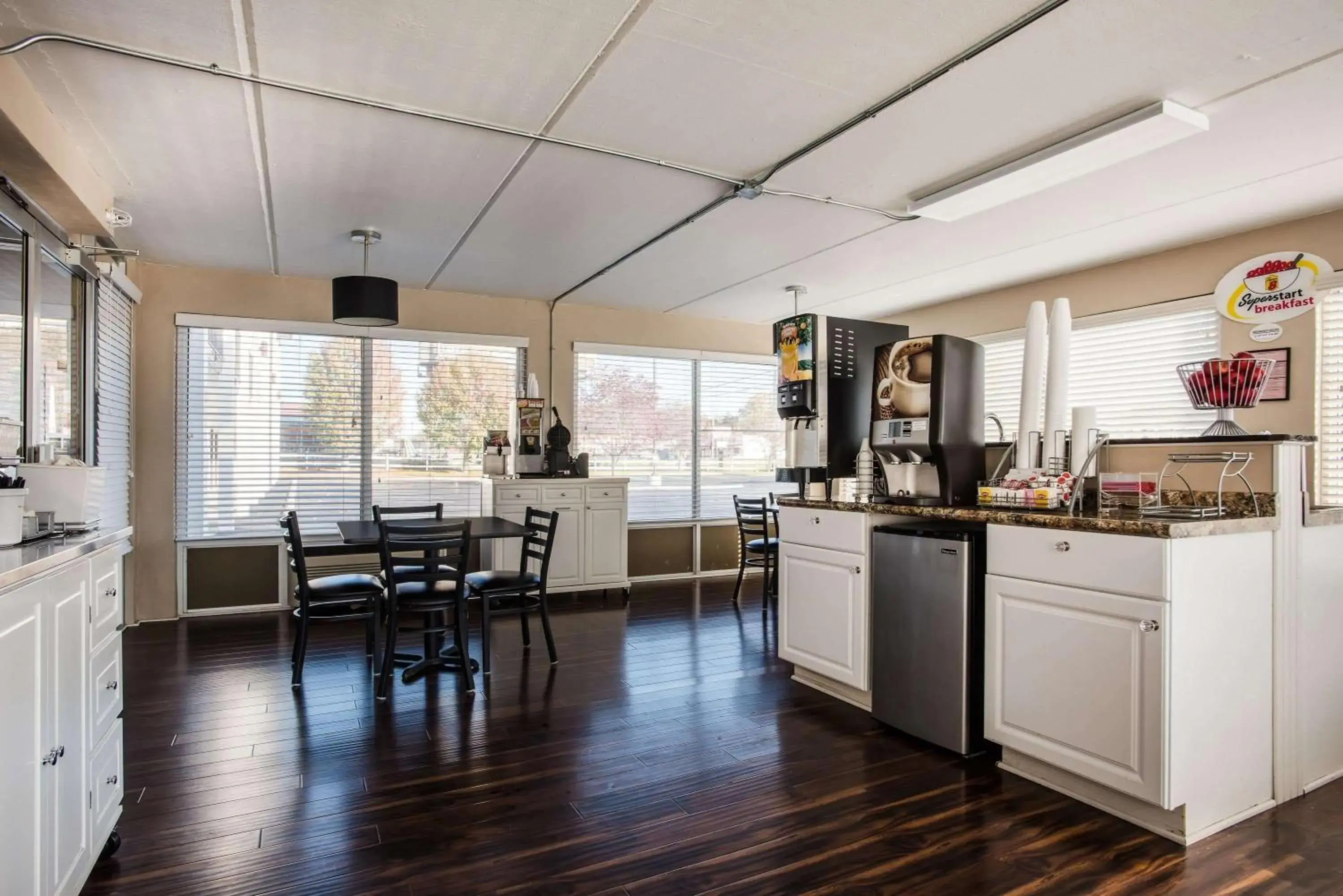 Restaurant/places to eat in Super 8 by Wyndham Sevierville Riverside Restaurant/places to eat in Super 8 by Wyndham Sevierville Riverside