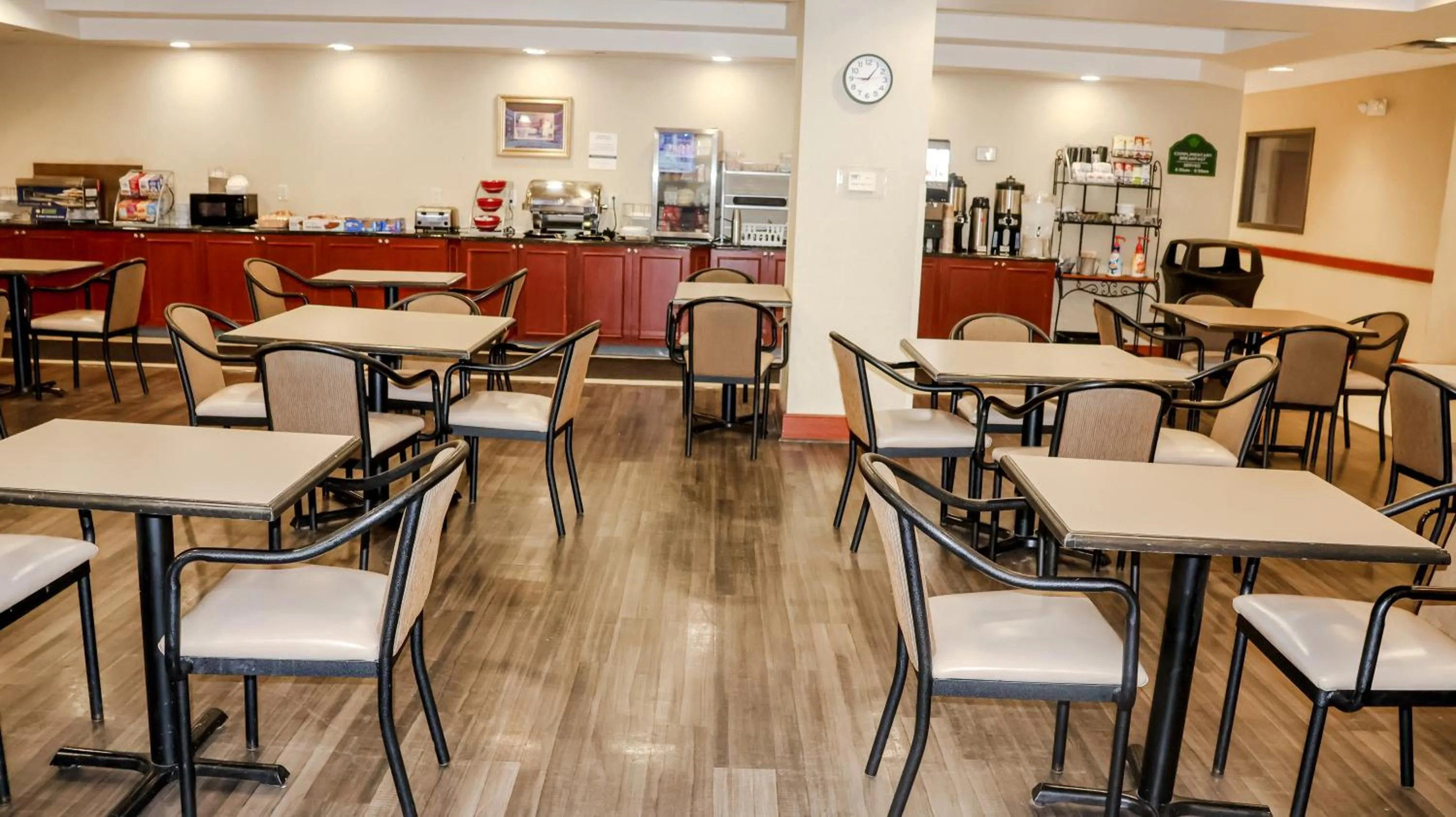 Wingate by Wyndham Peoria - Complimentary Area Shuttle