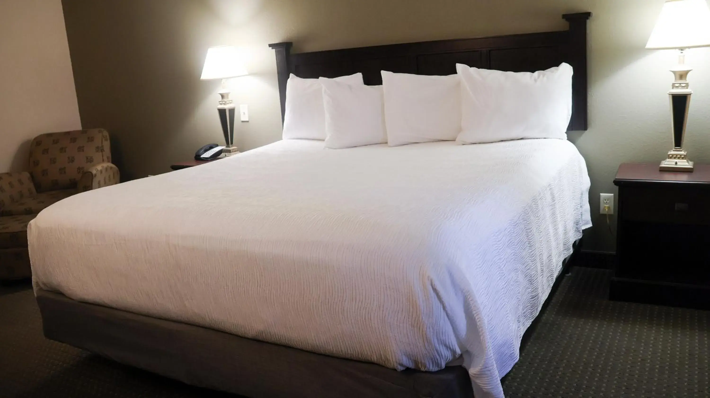 Bed in Wingate by Wyndham Peoria - Complimentary Area Shuttle Bed in Wingate by Wyndham Peoria - Complimentary Area Shuttle