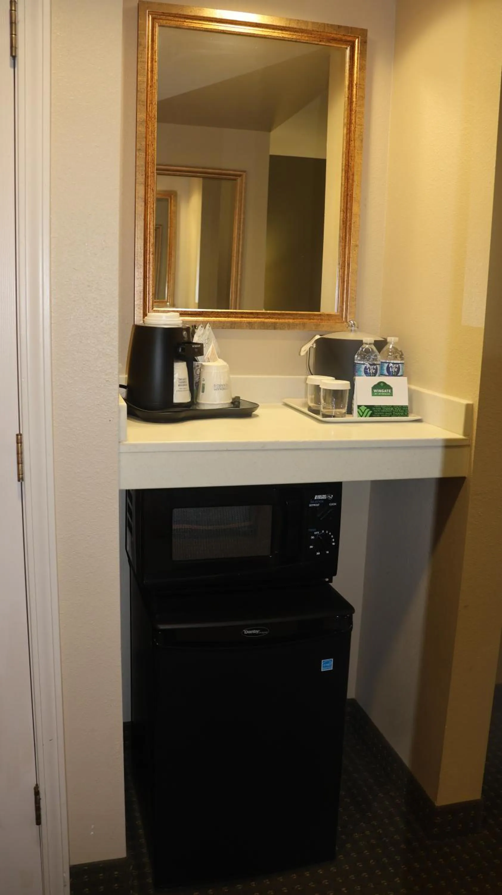 microwave in Wingate by Wyndham Peoria - Complimentary Area Shuttle