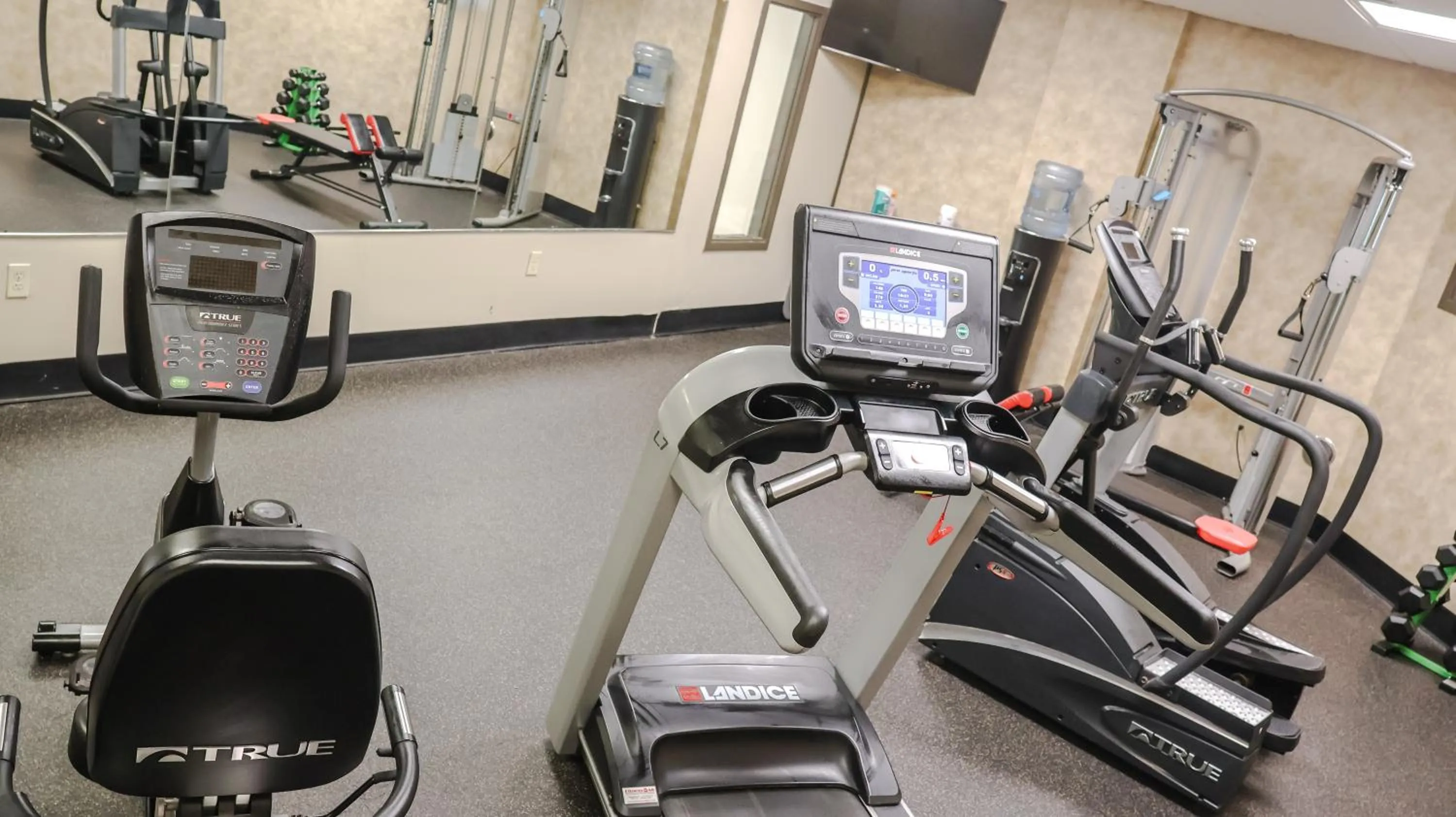 Wingate by Wyndham Peoria - Complimentary Area Shuttle