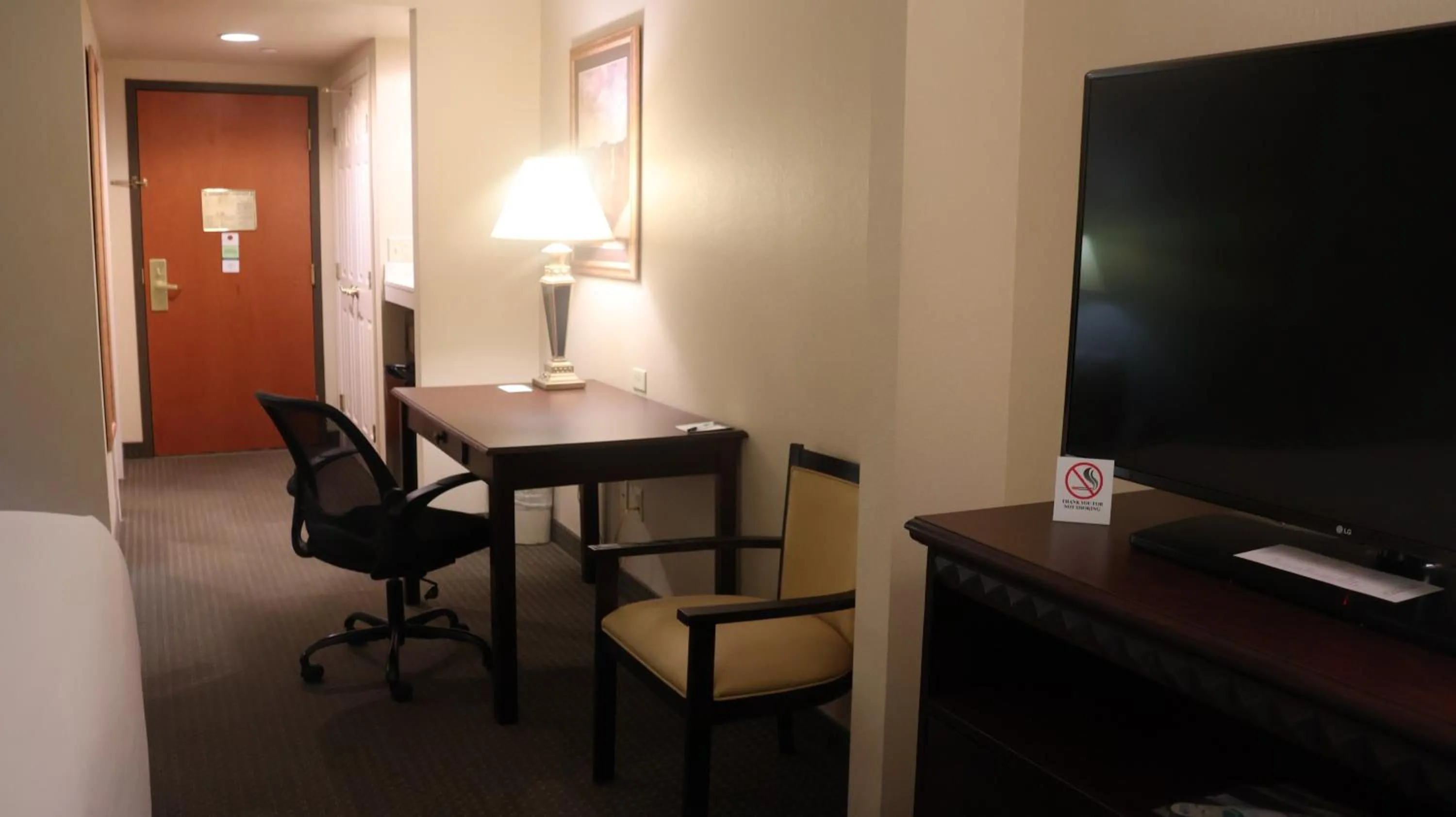 TV and multimedia in Wingate by Wyndham Peoria - Complimentary Area Shuttle