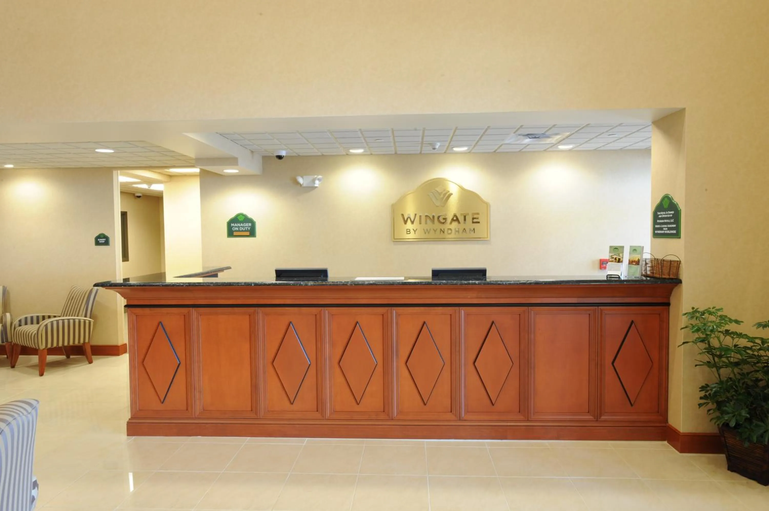 Wingate by Wyndham Peoria - Complimentary Area Shuttle