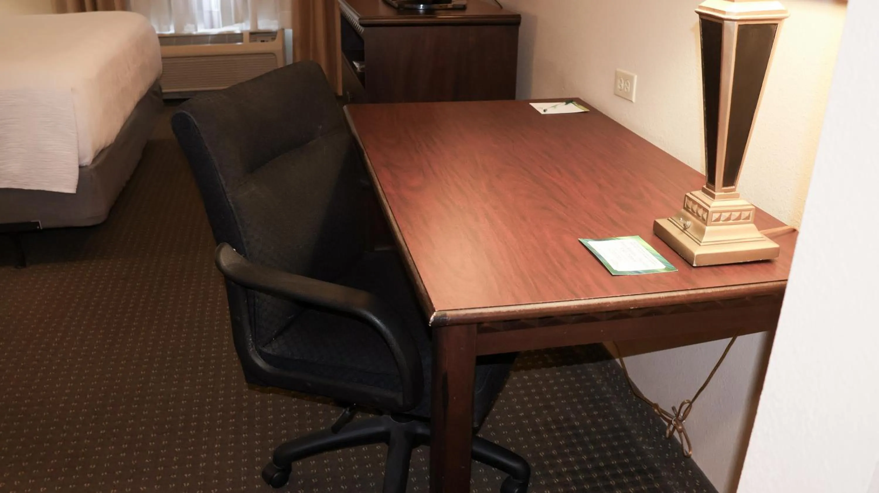 Photo of the whole room in Wingate by Wyndham Peoria - Complimentary Area Shuttle