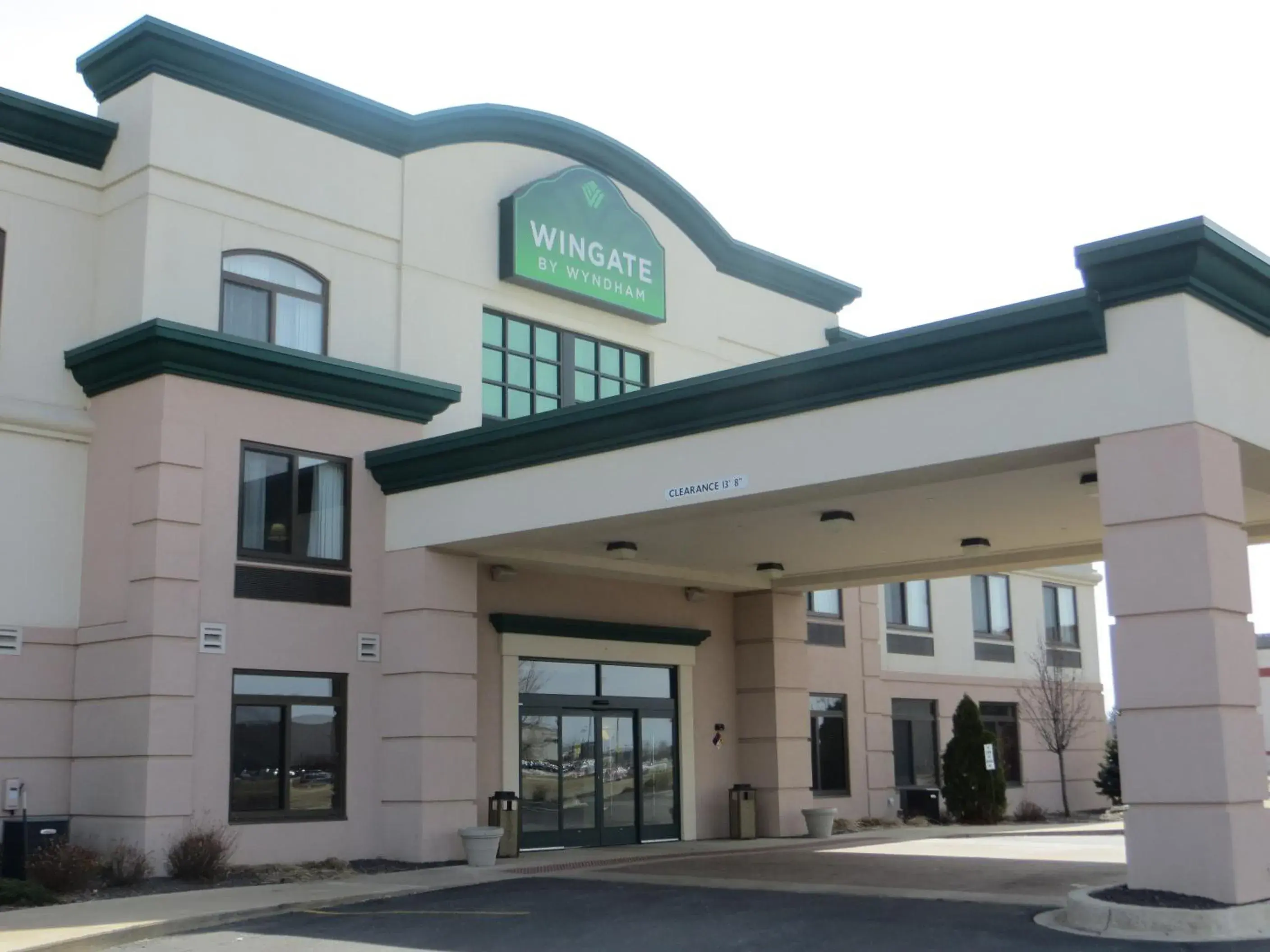 Property building in Wingate by Wyndham Peoria - Complimentary Area Shuttle Property building in Wingate by Wyndham Peoria - Complimentary Area Shuttle