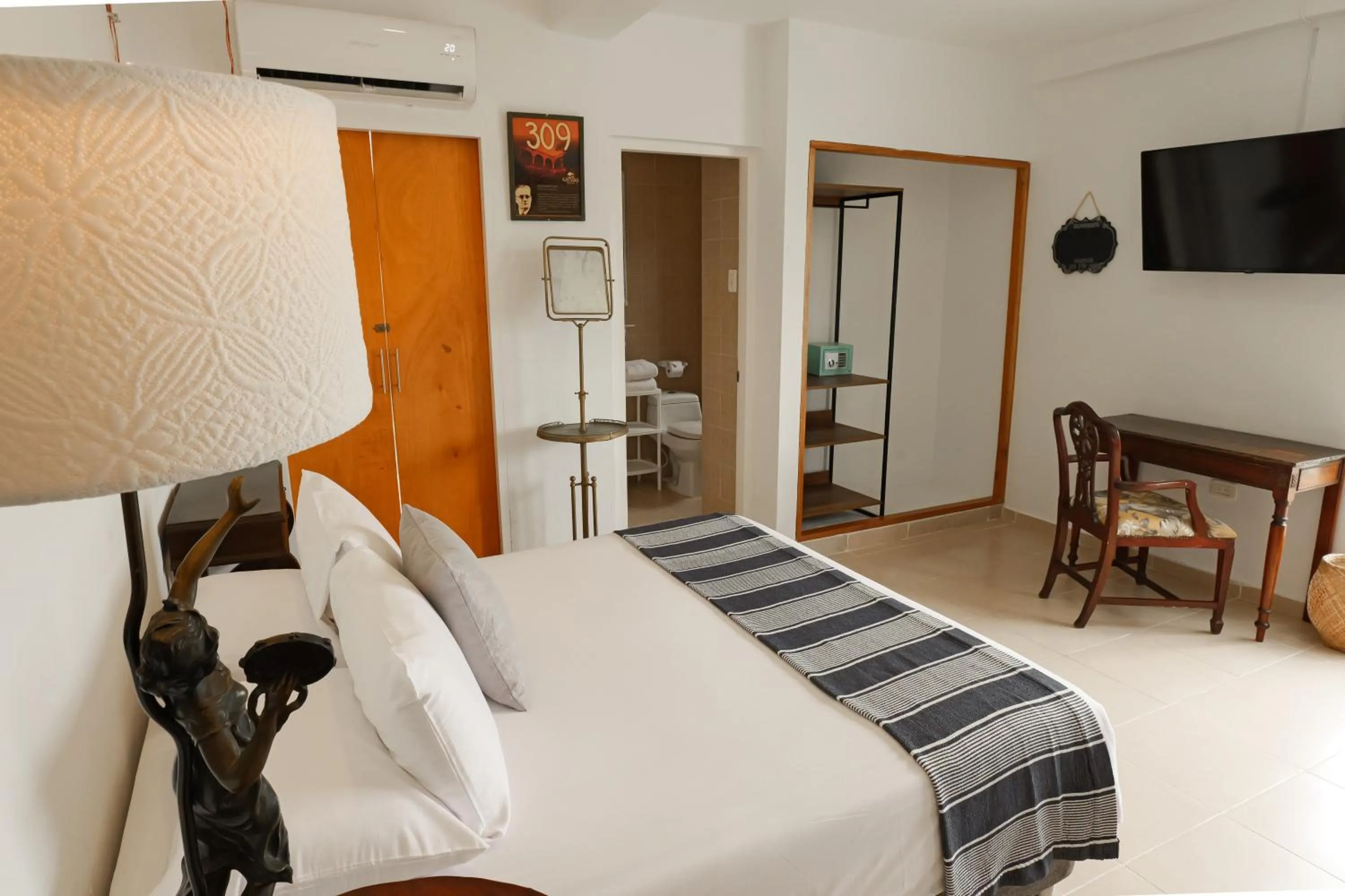 Photo of the whole room, Bed in Hotel Kartaxa