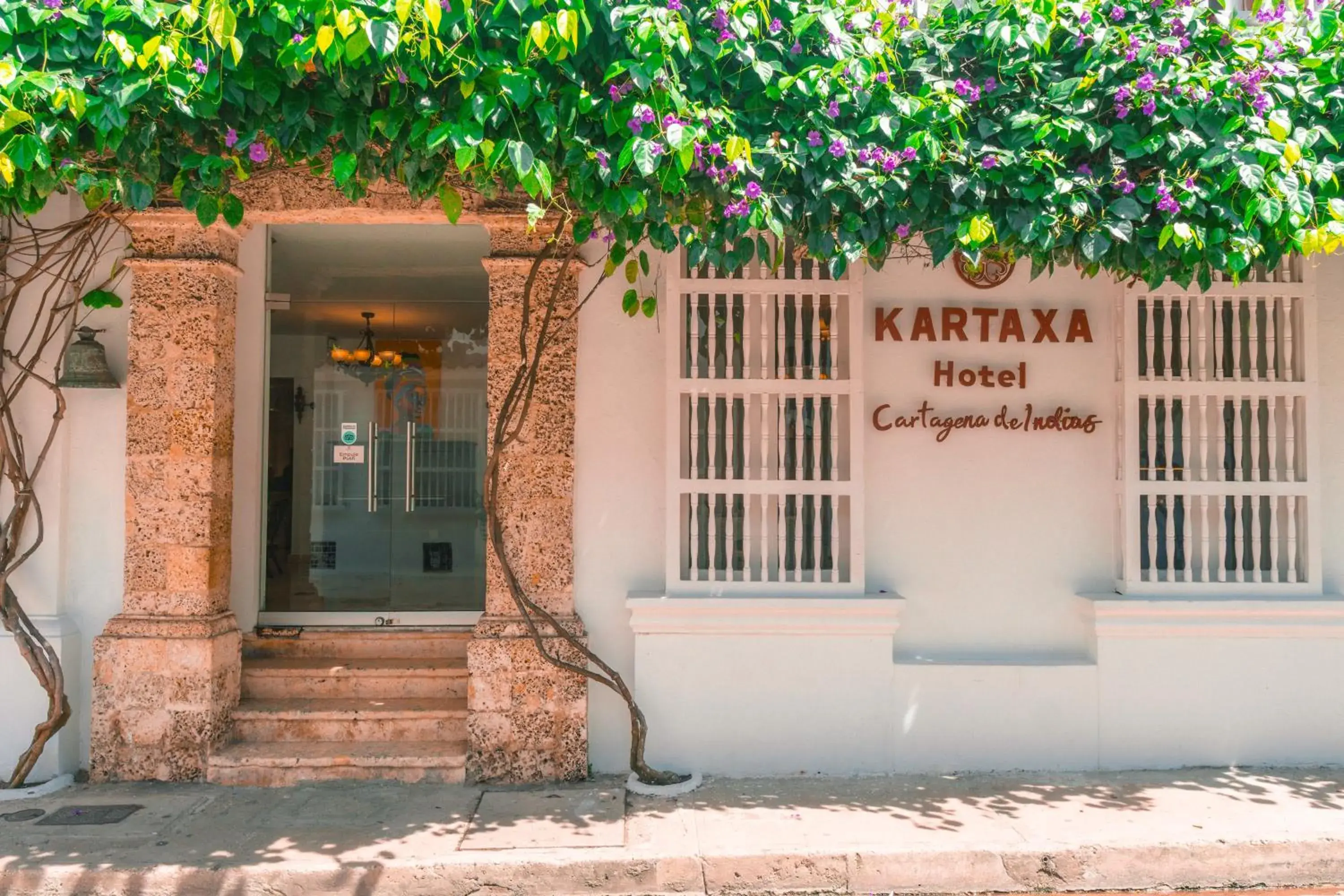 Facade/entrance in Hotel Kartaxa Facade/entrance in Hotel Kartaxa