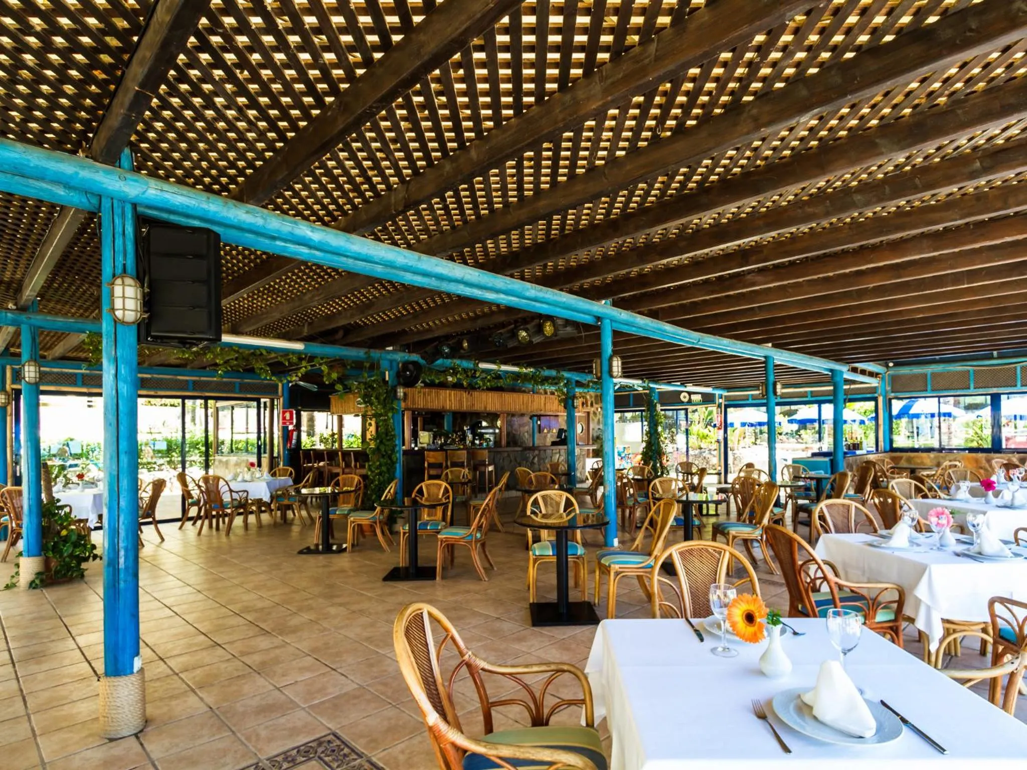 Restaurant/places to eat in Apartamentos BlueBay Beach Club