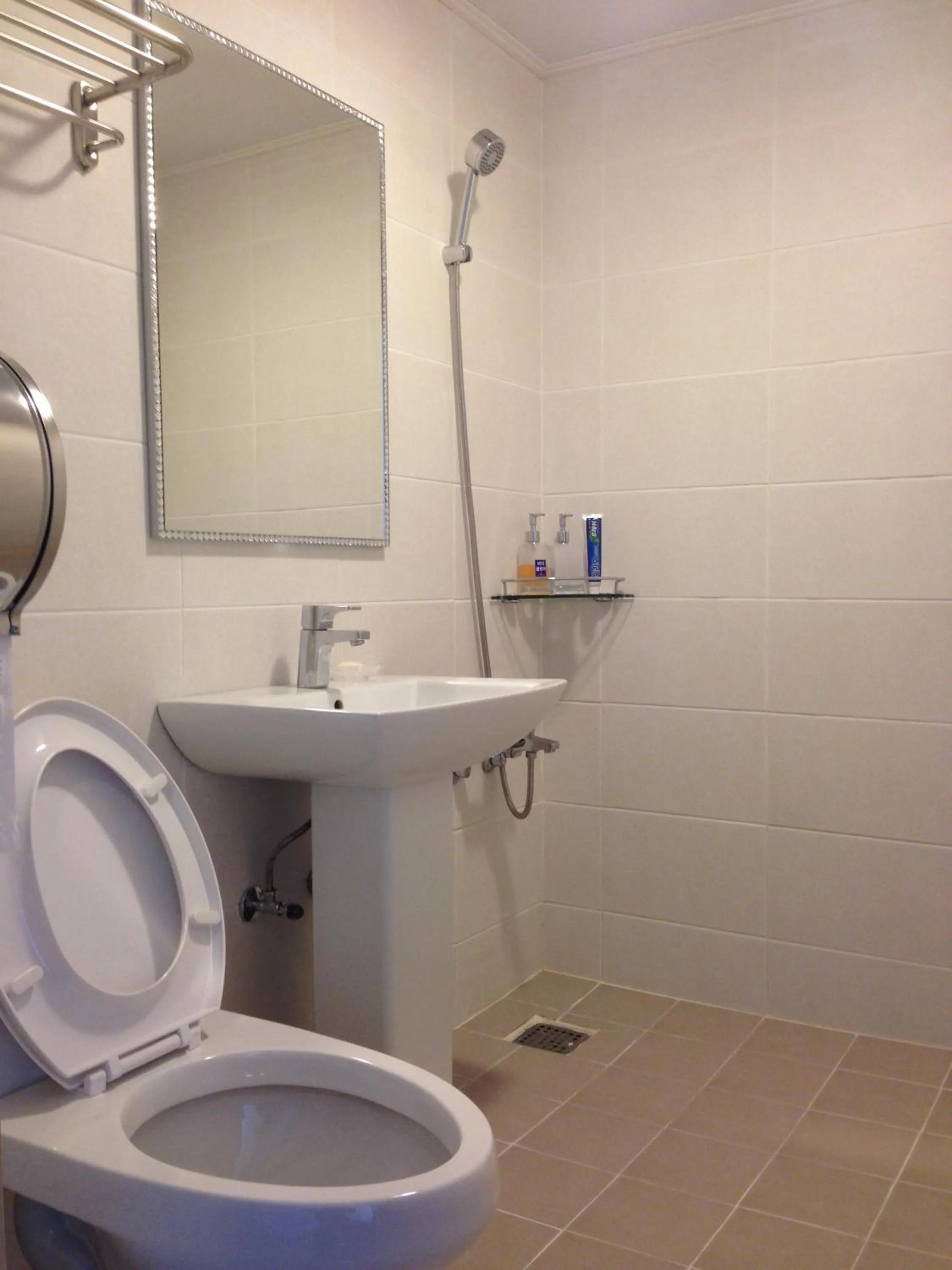 Bathroom in Jeju R Hotel & Guesthouse