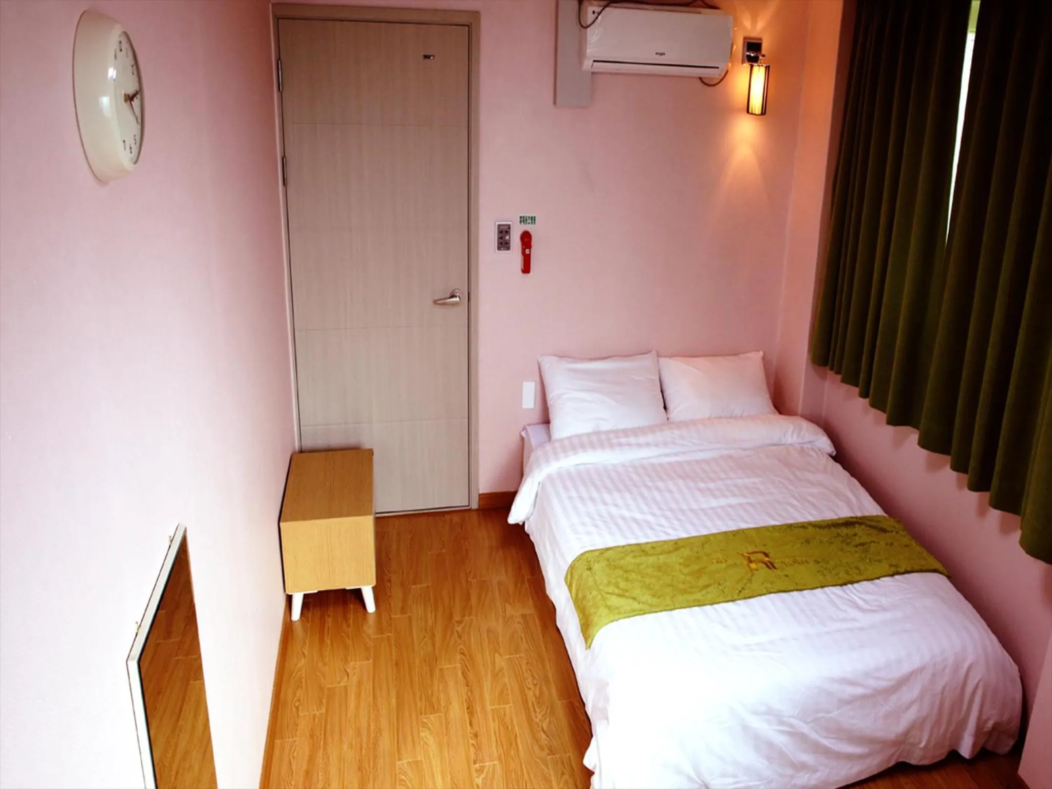 Photo of the whole room, Bed in Jeju R Hotel & Guesthouse