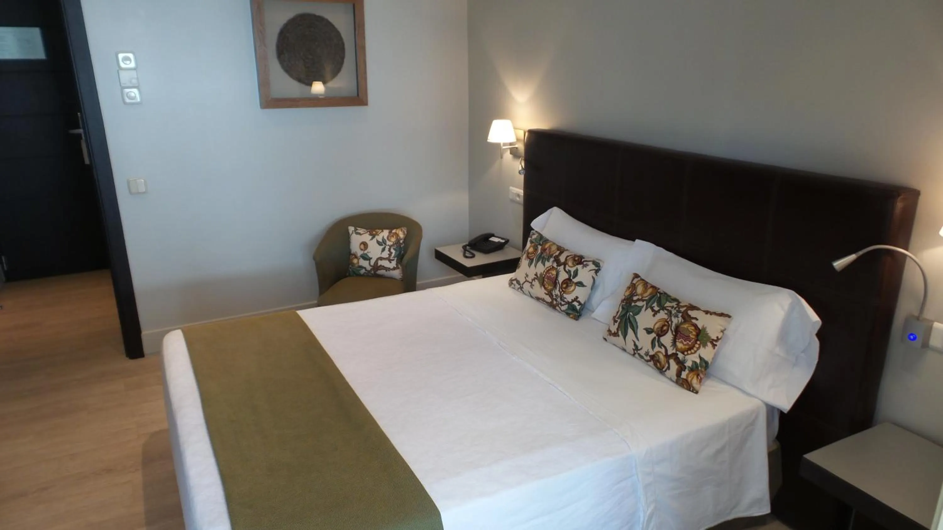 Bedroom, Bed in Hotel Moderno Puerta del Sol