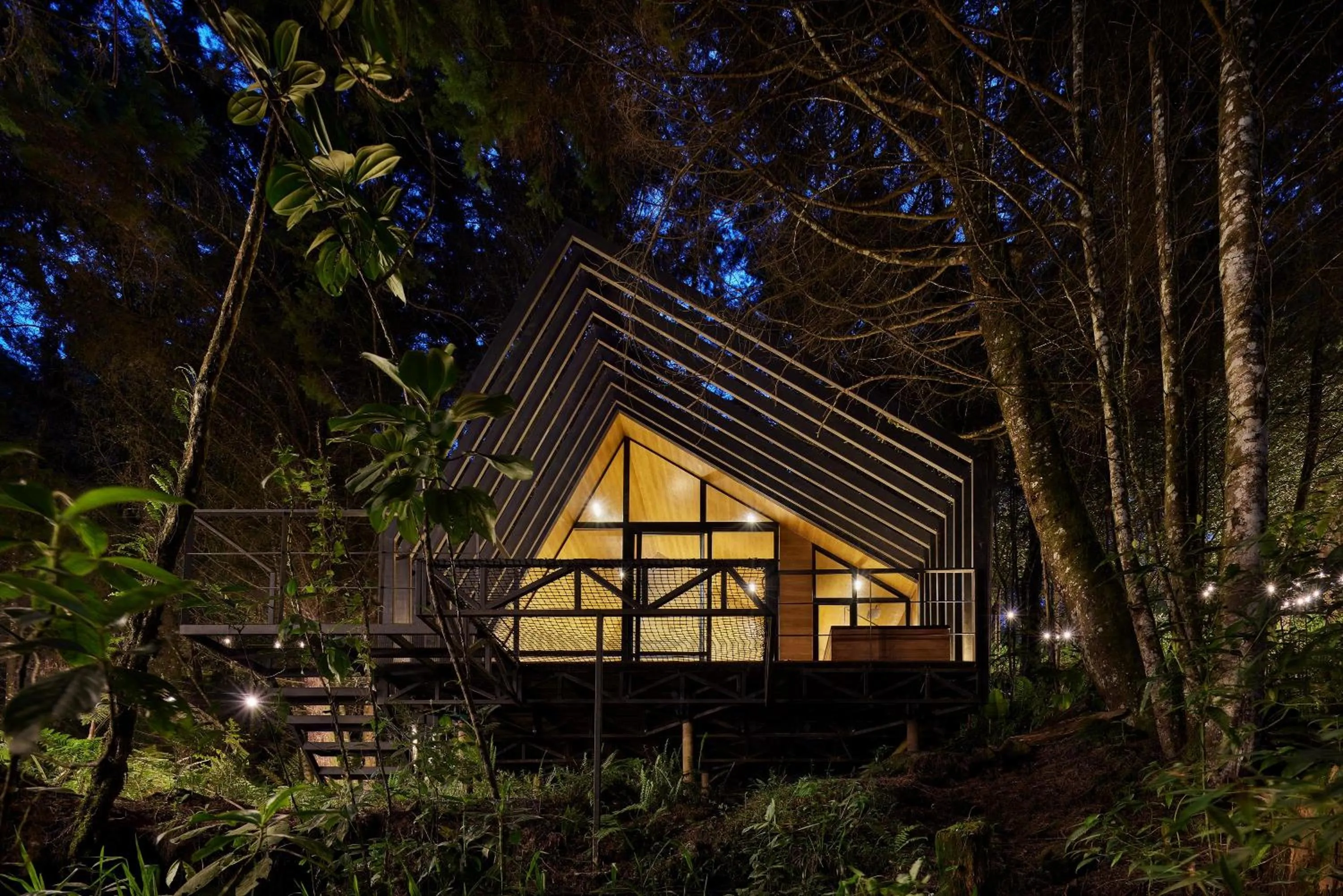 Property building in Oculto refugio de bosque