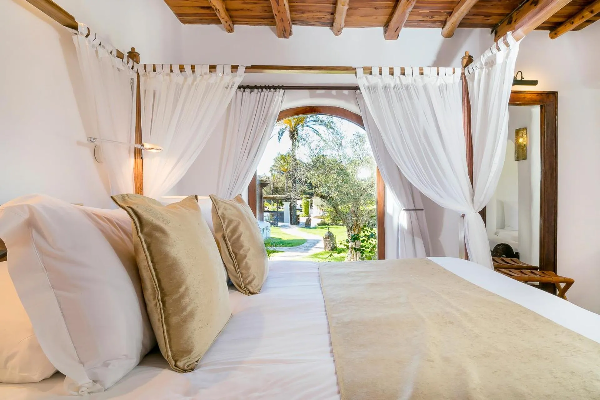 Photo of the whole room, Bed in Agroturismo Atzaró