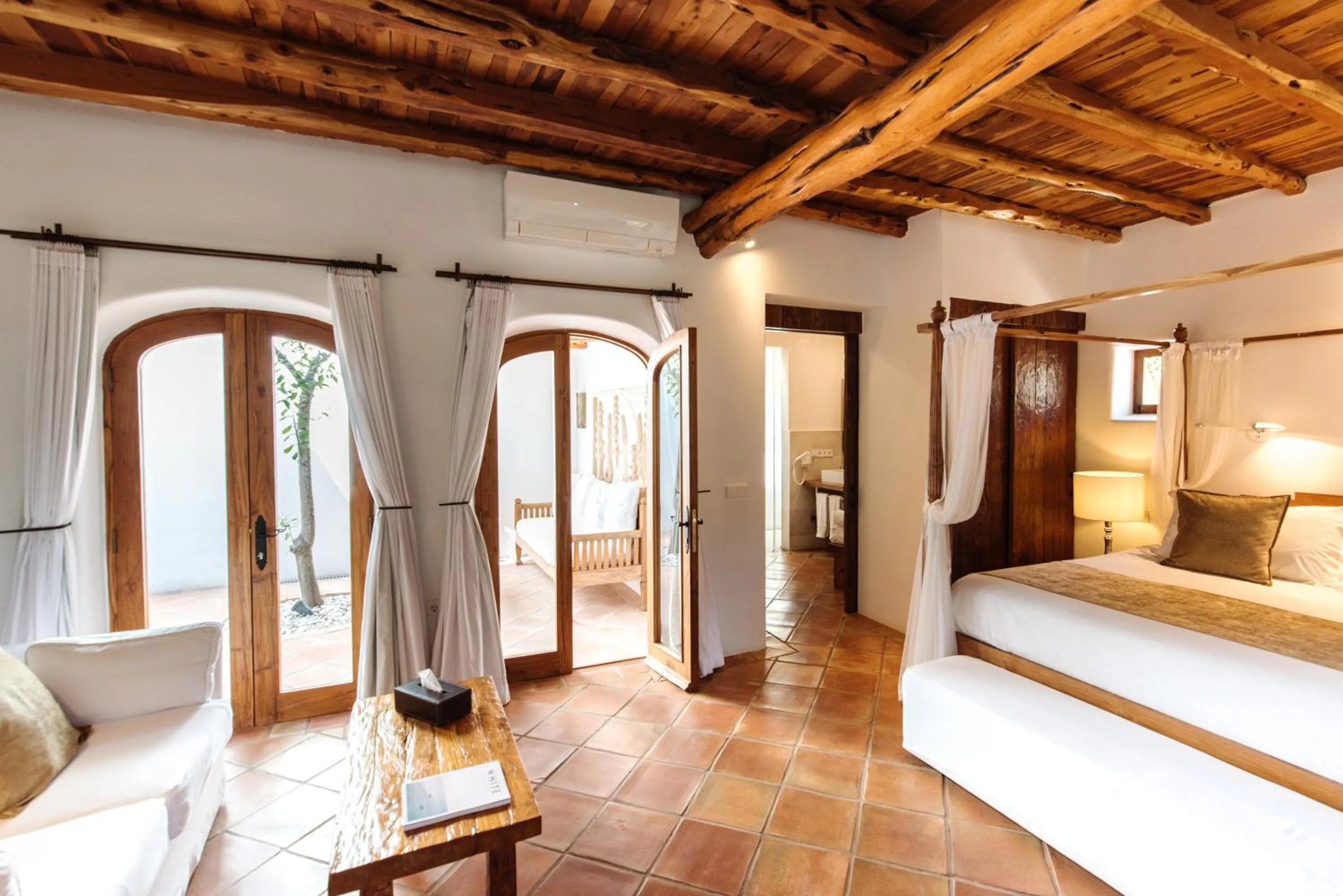 Photo of the whole room, Bed in Agroturismo Atzaró