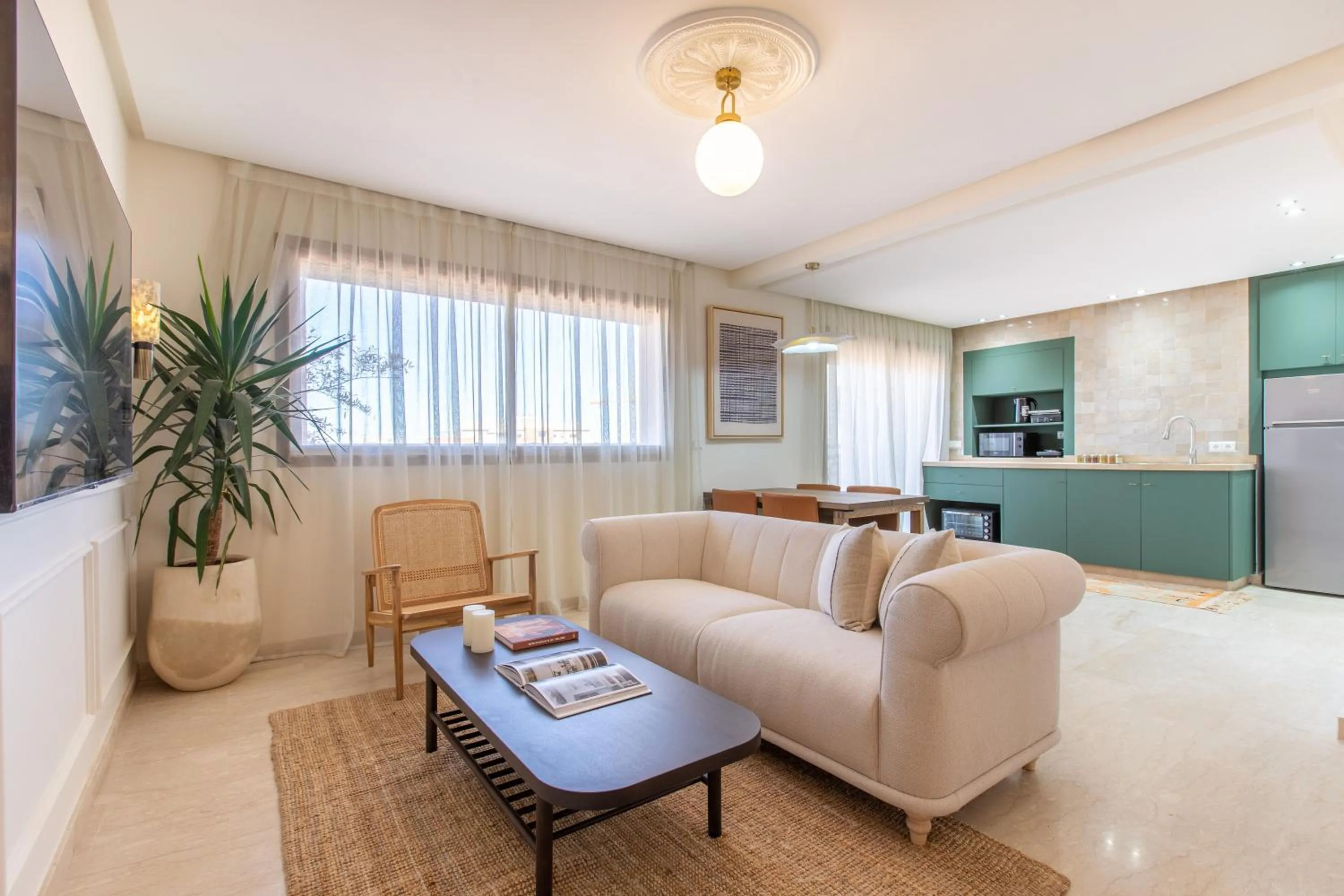 Kitchen or kitchenette in ZARI BOUTIQUE ApartHotel