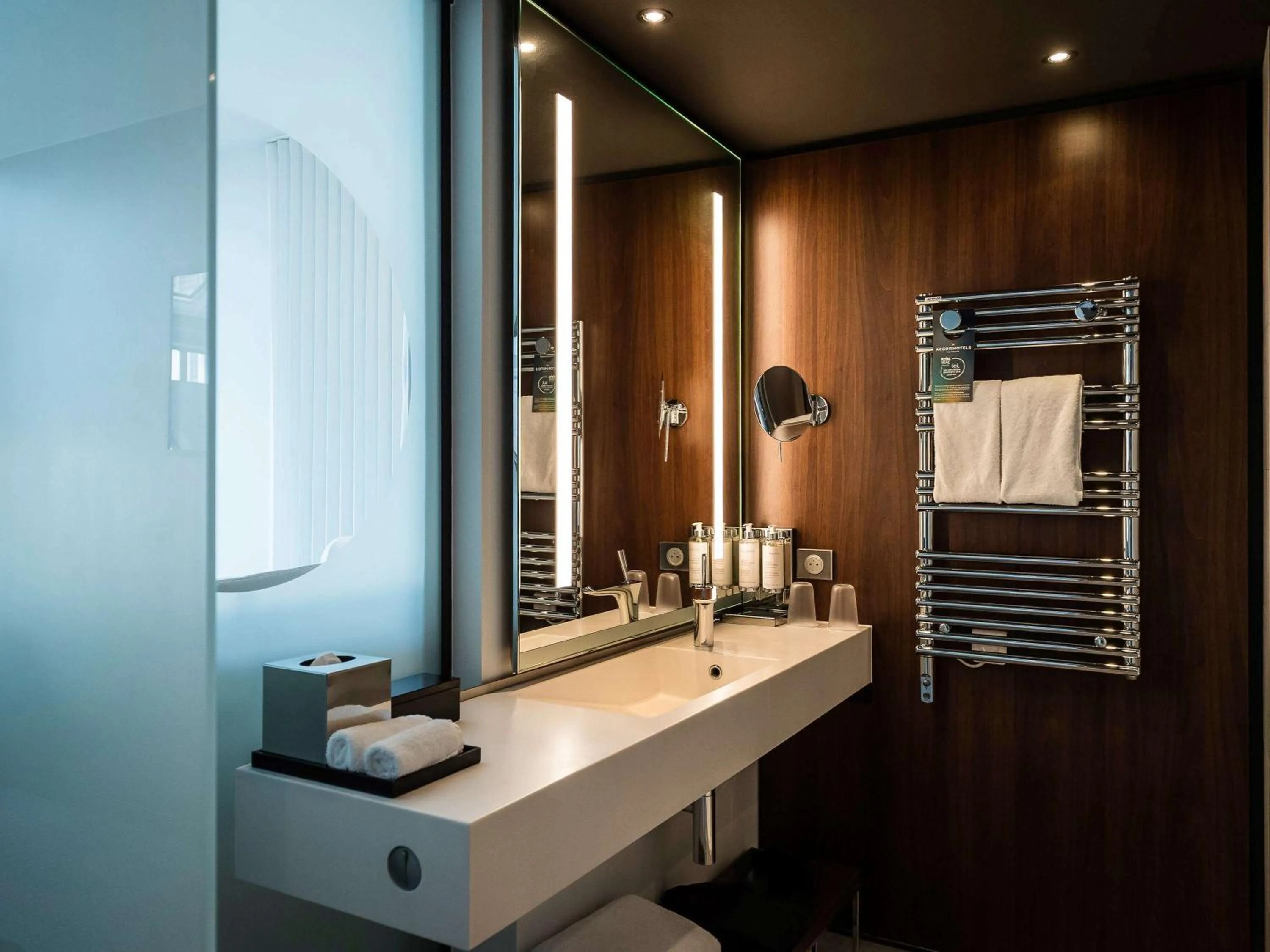 Bathroom in Molitor Hotel & Spa Paris - MGallery Collection