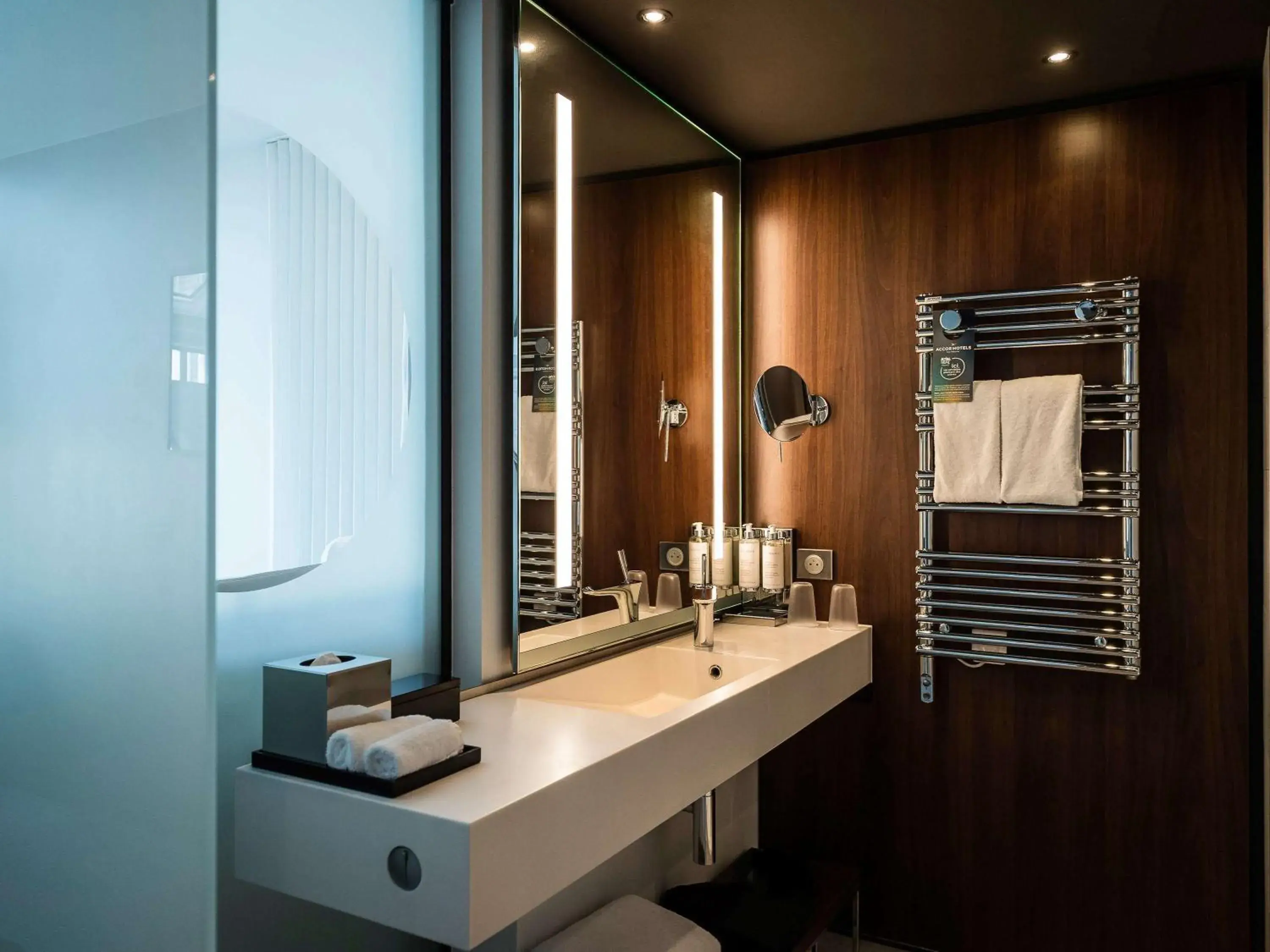 Bathroom in Molitor Hotel & Spa Paris - MGallery Collection Bathroom in Molitor Hotel & Spa Paris - MGallery Collection