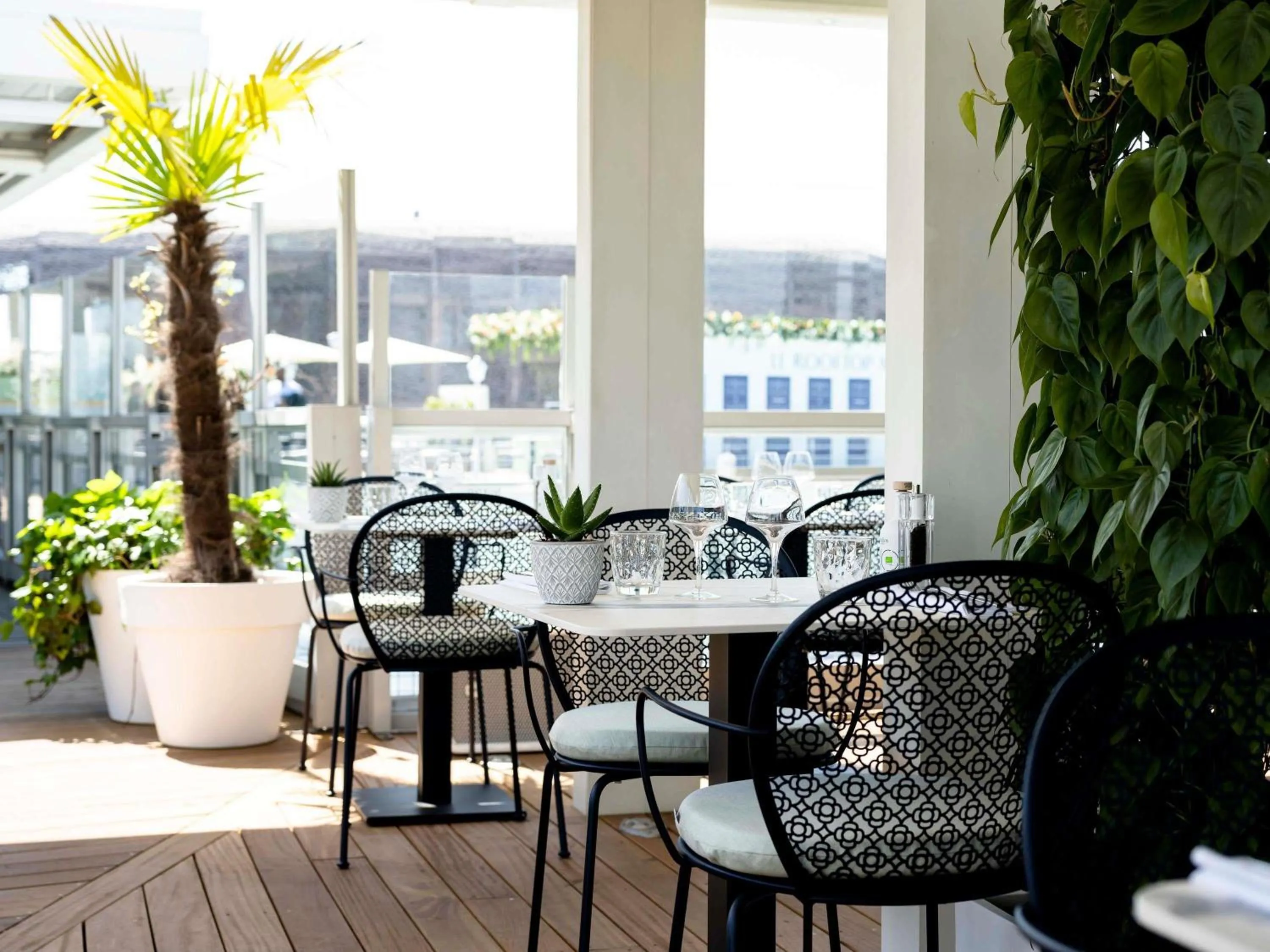 Restaurant/places to eat in Molitor Hotel & Spa Paris - MGallery Collection