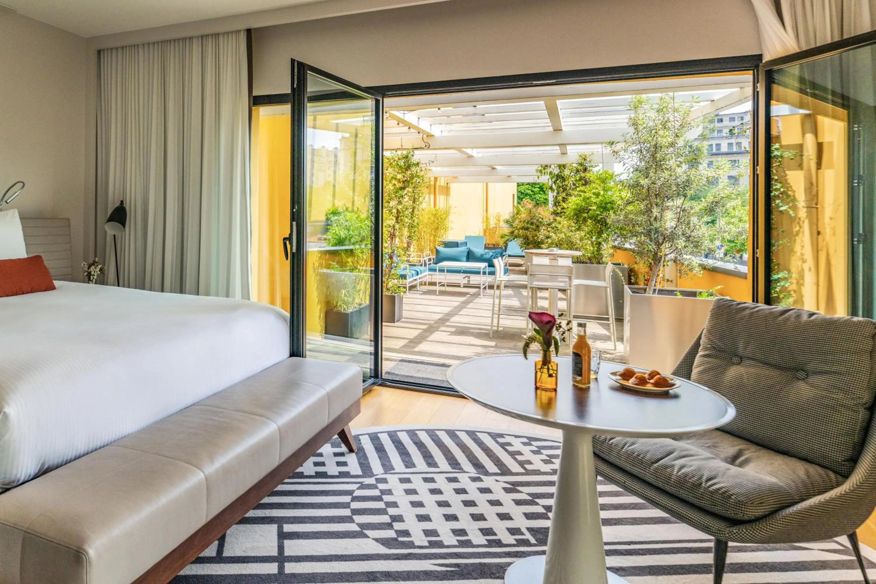 Balcony/Terrace, Bed in Molitor Hotel & Spa Paris - MGallery Collection