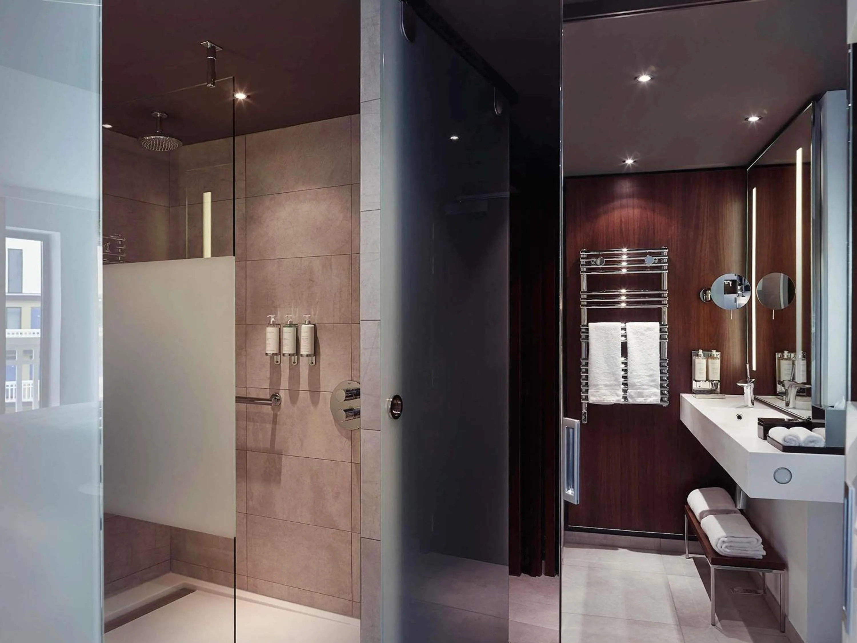 Bedroom in Molitor Hotel & Spa Paris - MGallery Collection