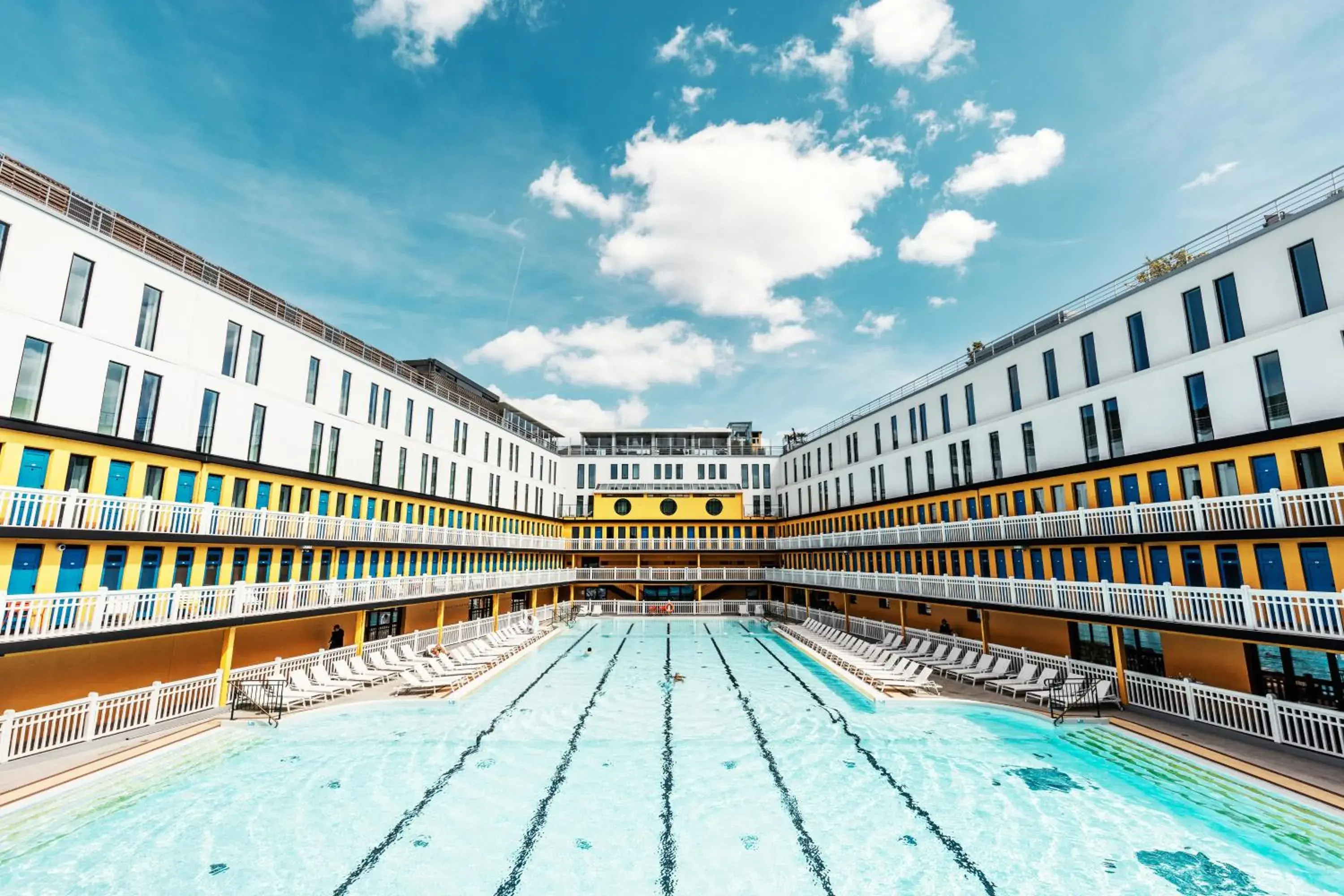 Swimming pool in Molitor Hotel & Spa Paris - MGallery Collection Swimming pool in Molitor Hotel & Spa Paris - MGallery Collection