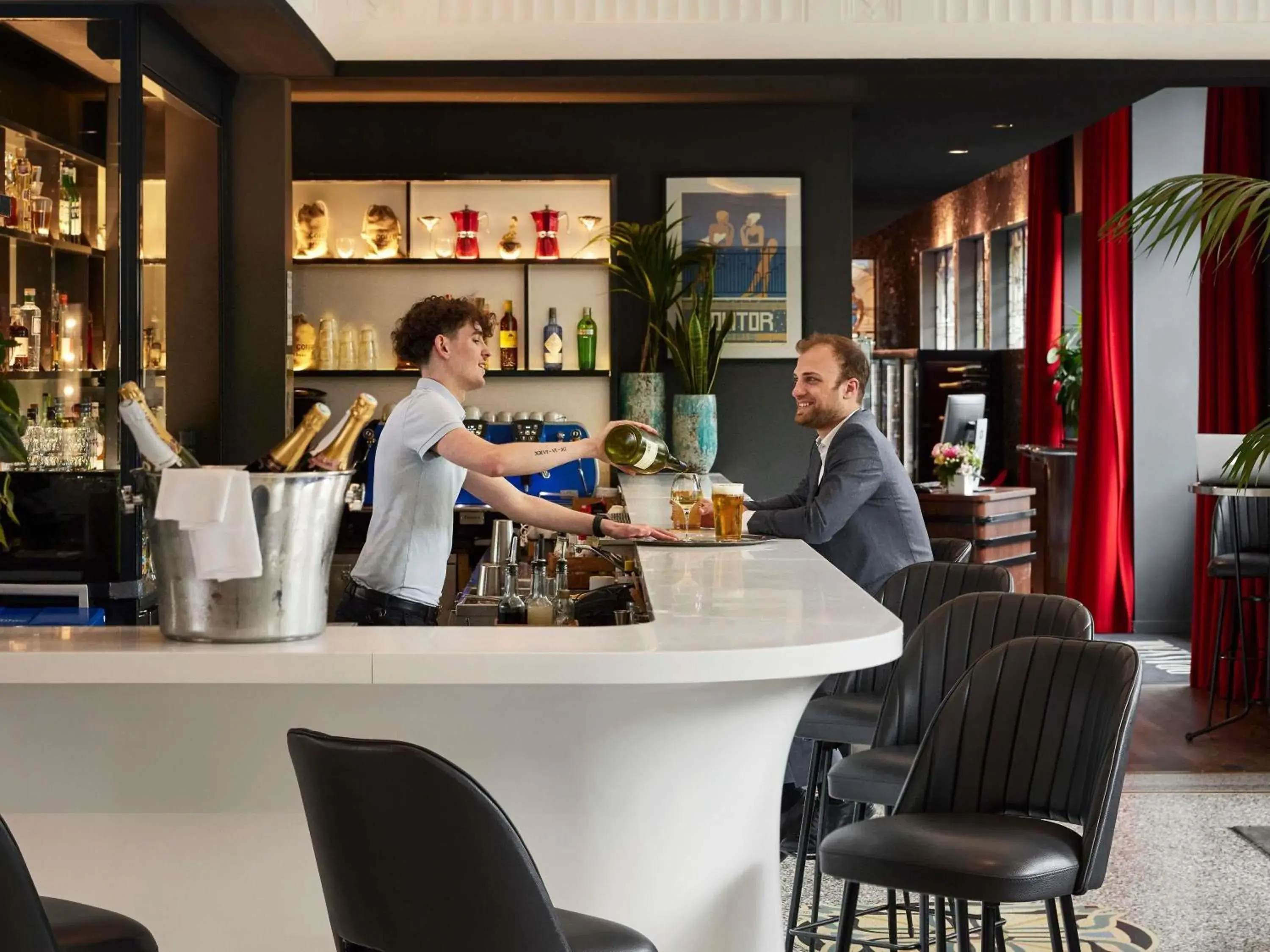 Lounge or bar in Molitor Hotel & Spa Paris - MGallery Collection Lounge or bar in Molitor Hotel & Spa Paris - MGallery Collection