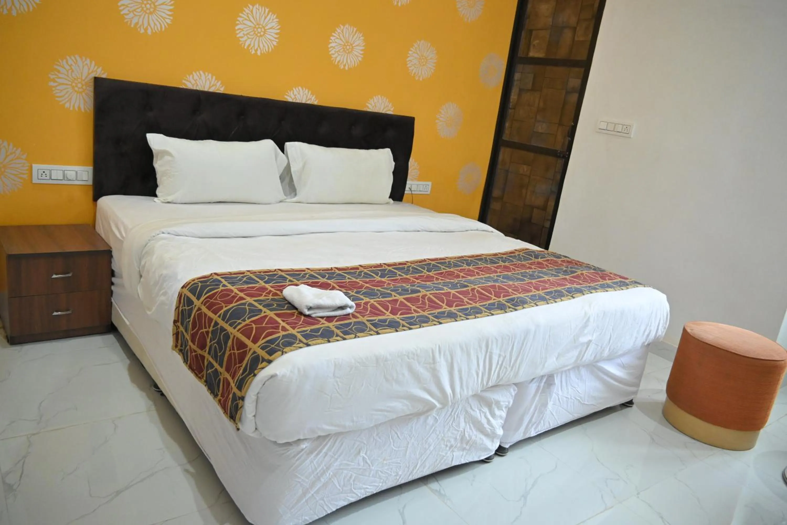Bed in Hotel Apni Haveli