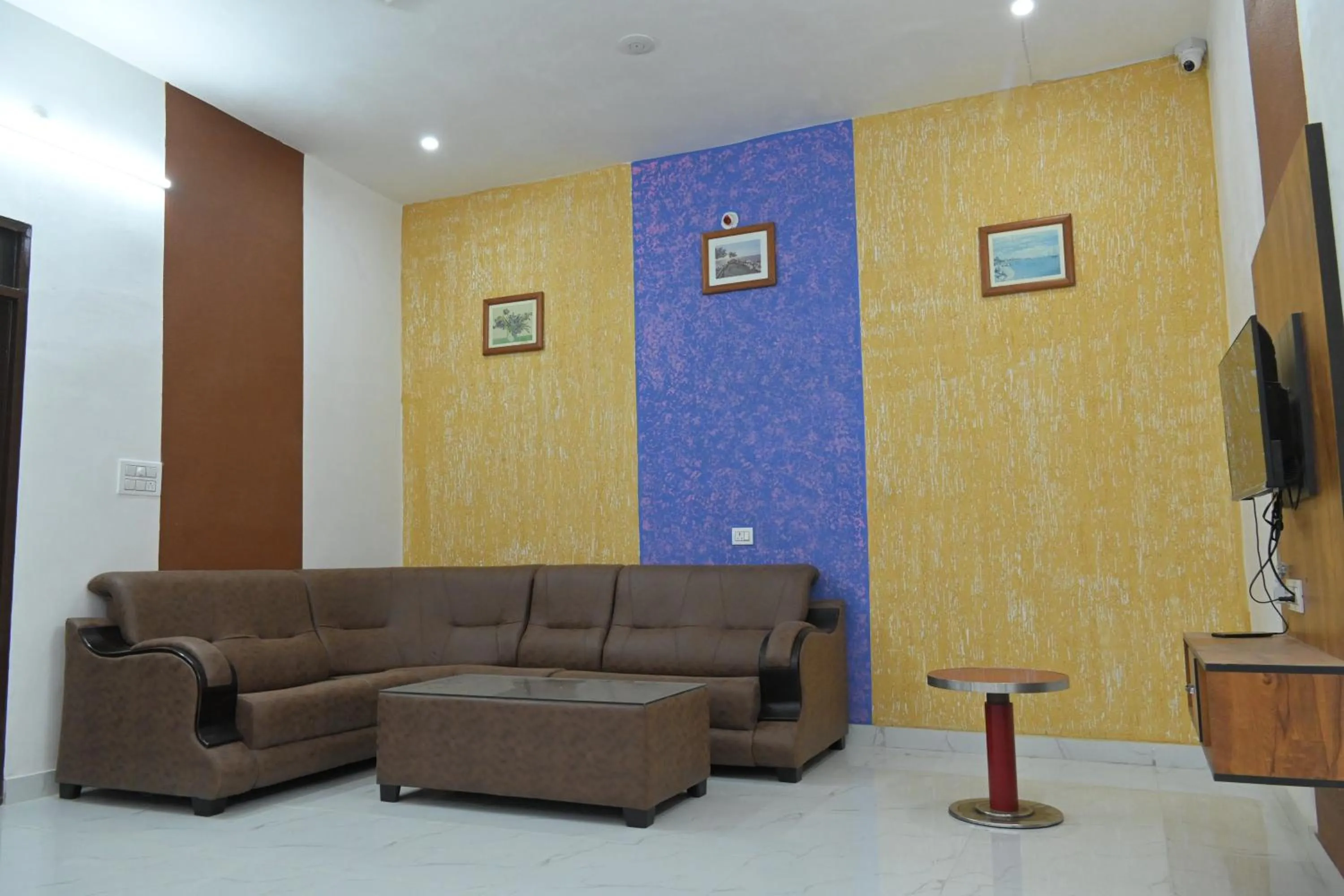 Restaurant/places to eat in Hotel Apni Haveli