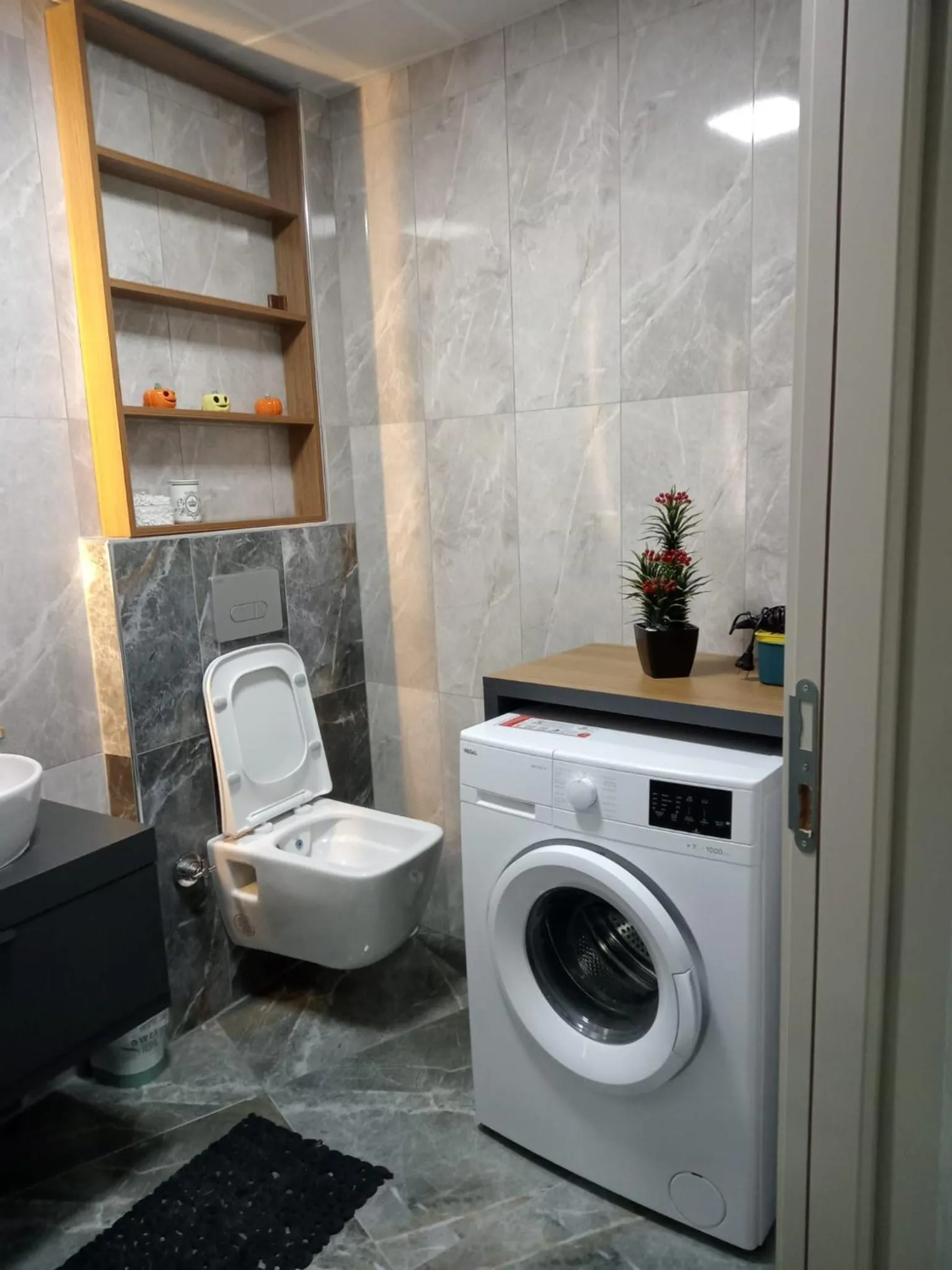 Toilet in Ankara Esenboğa Airport Comfort Suites