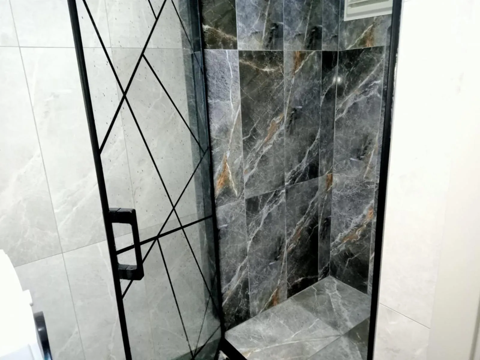 Shower in Ankara Esenboğa Airport Comfort Suites