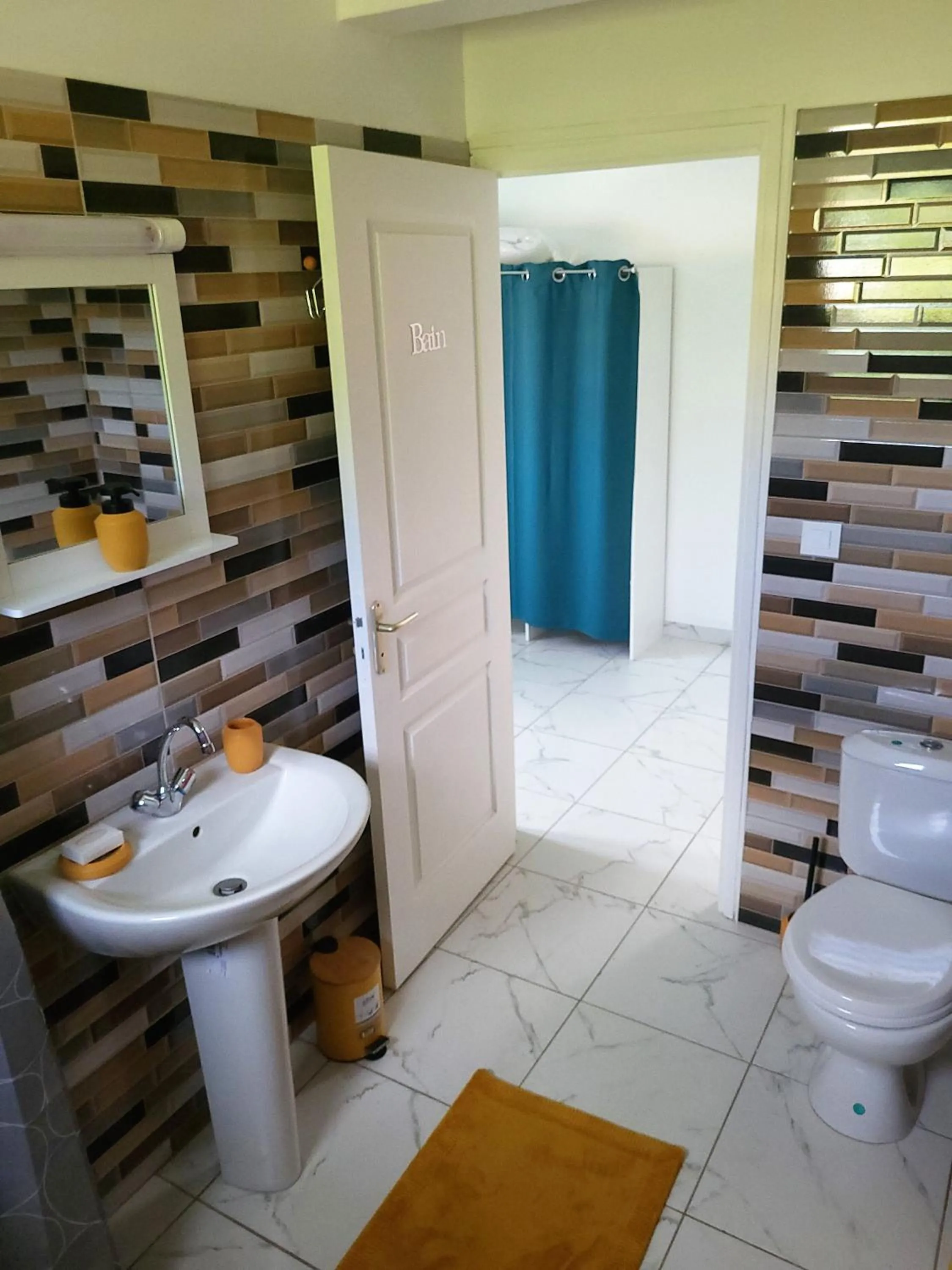 Toilet in Maison Indép, Spa, Mer, Jardin, Bien-être