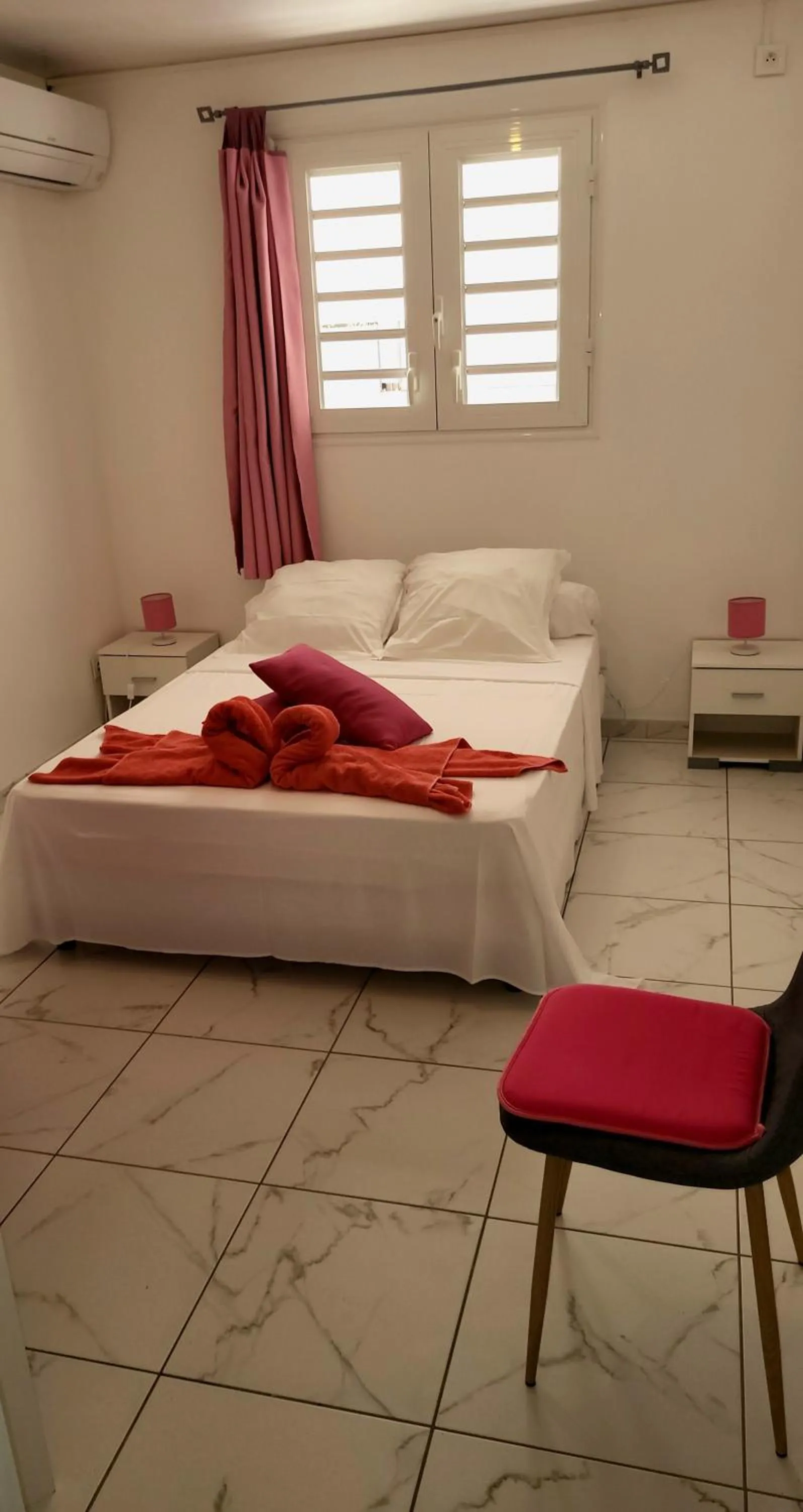 Bed in Maison Indép, Spa, Mer, Jardin, Bien-être