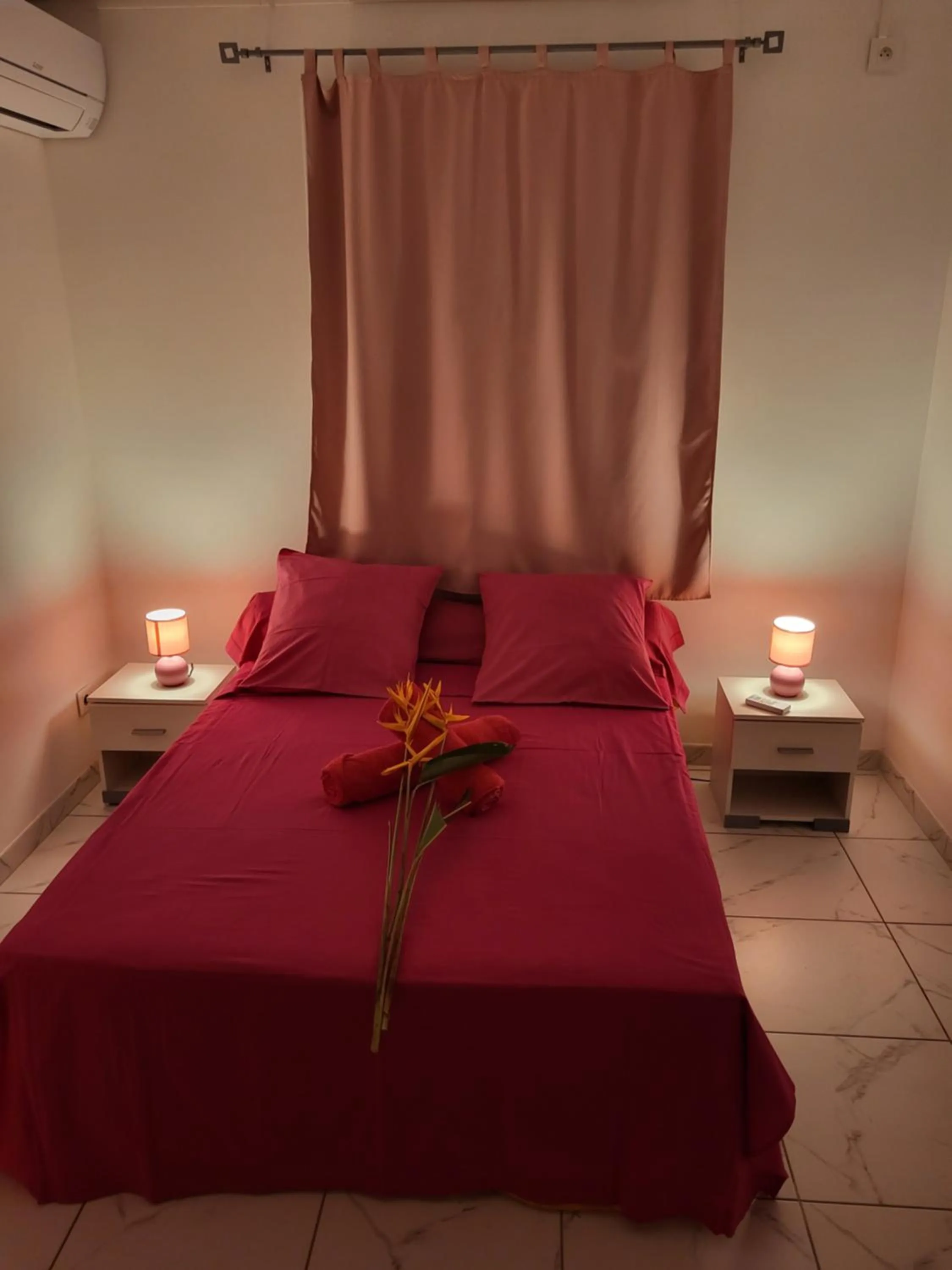 Bed in Maison Indép, Spa, Mer, Jardin, Bien-être