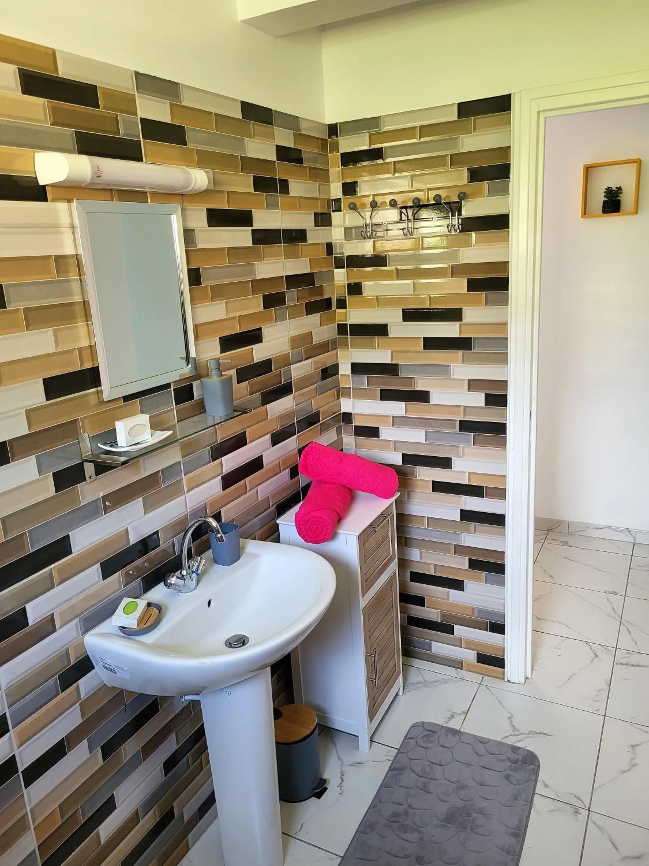 Bathroom in Maison Indép, Spa, Mer, Jardin, Bien-être
