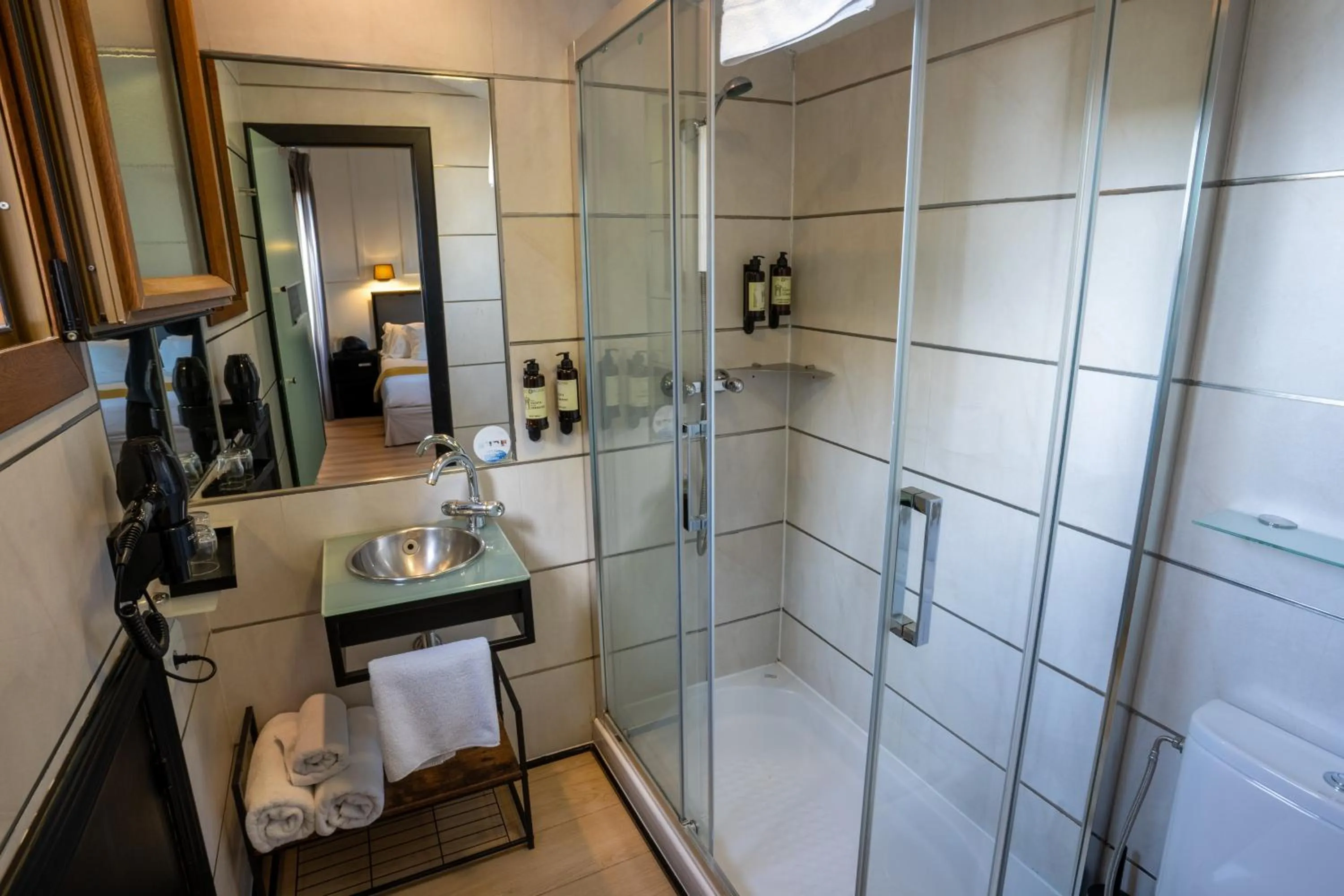 Shower in Hotel Boutique Puerta de las Granadas