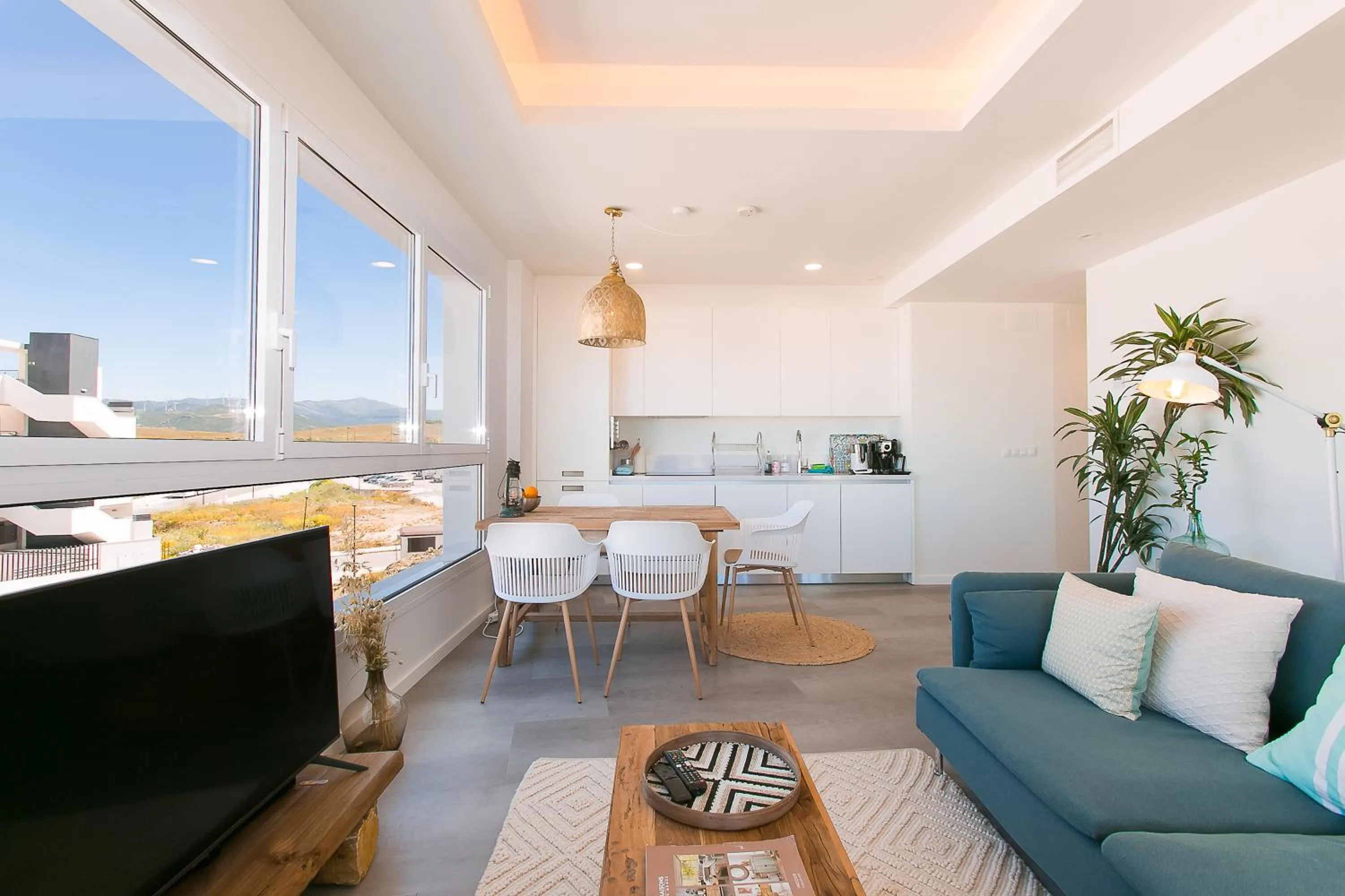 Sea Breeze, large apartment with workspaces & a great view