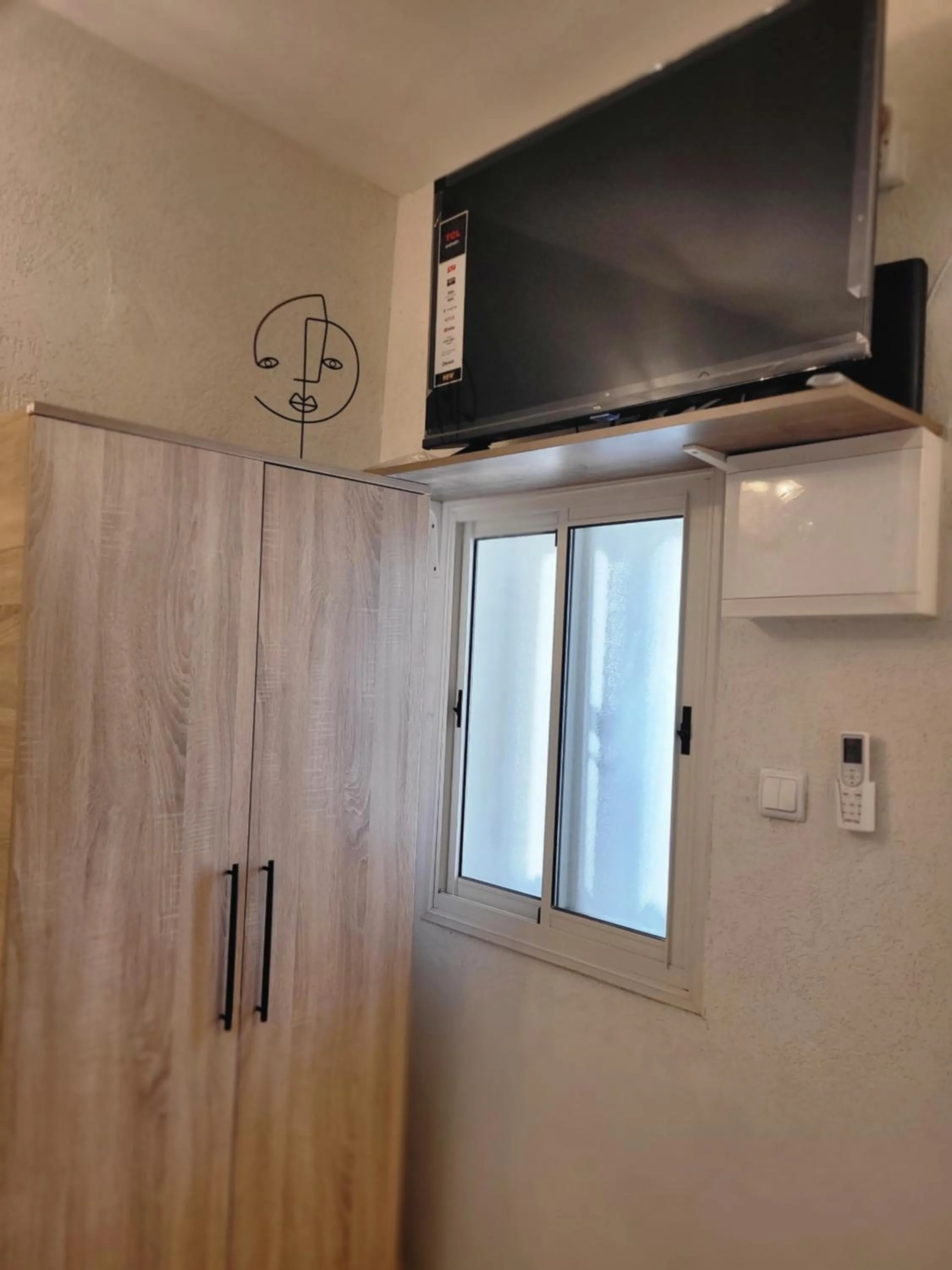 TV and multimedia in Maya Guest House - German Colony & Baháí Gardens, Haifa