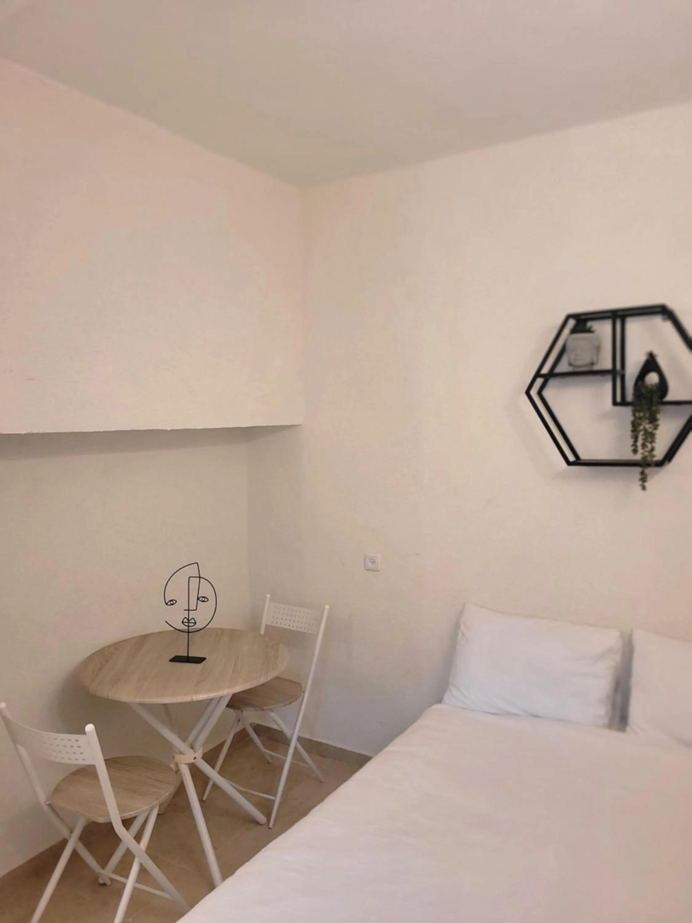 Bedroom, Bed in Maya Guest House - German Colony & Baháí Gardens, Haifa