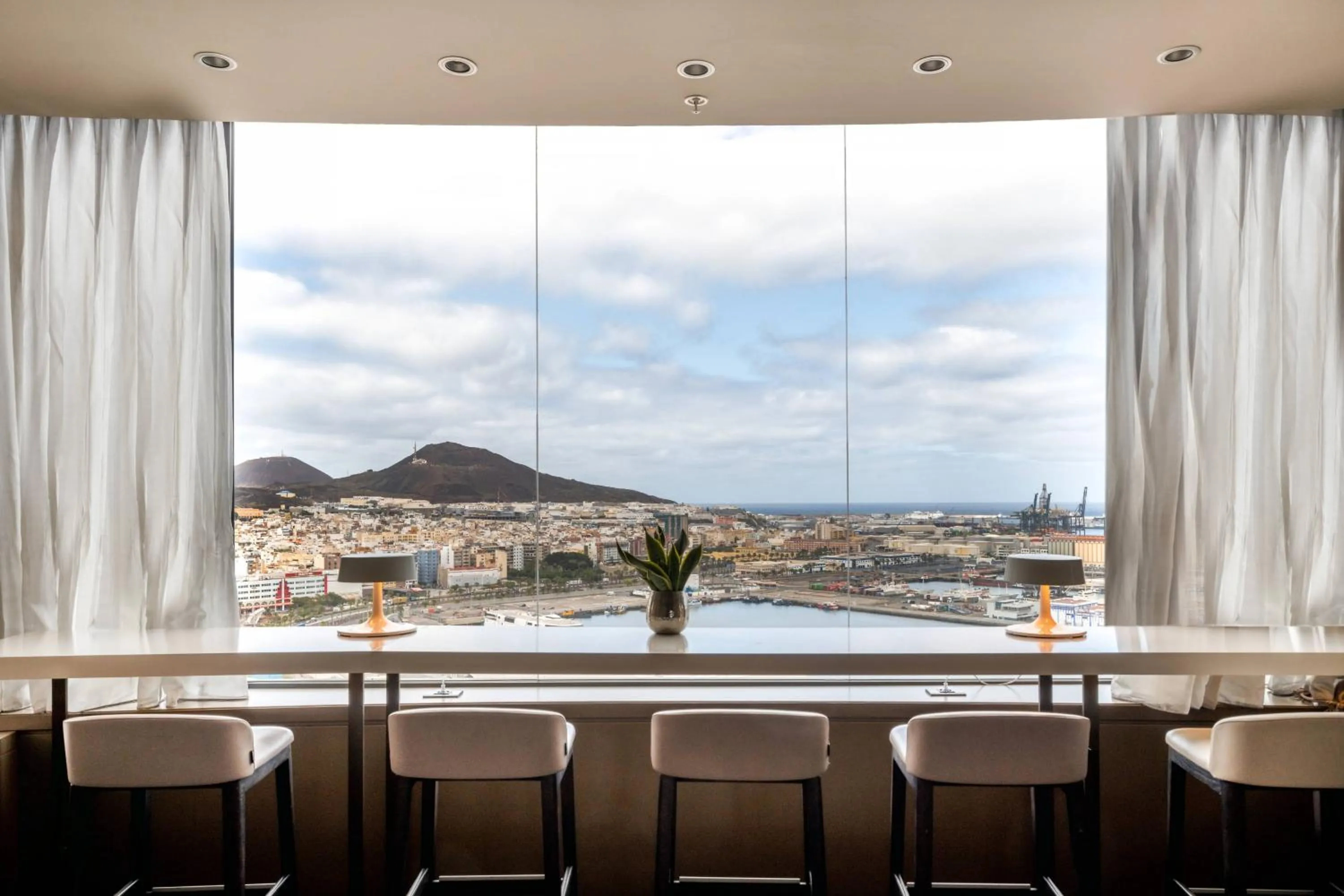 Lounge or bar in AC Hotel Gran Canaria by Marriott