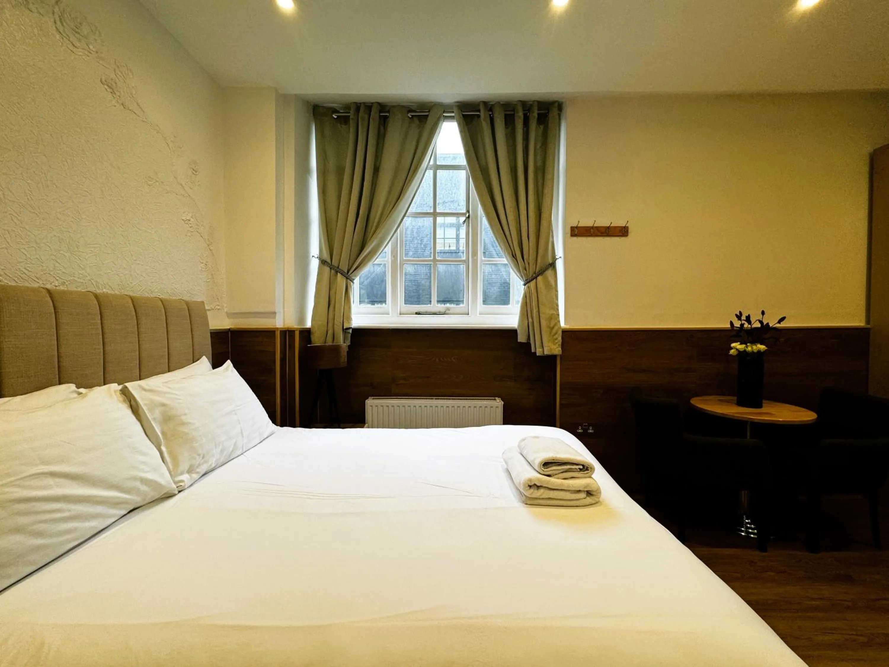 View (from property/room), Bed in Berkley Apartments