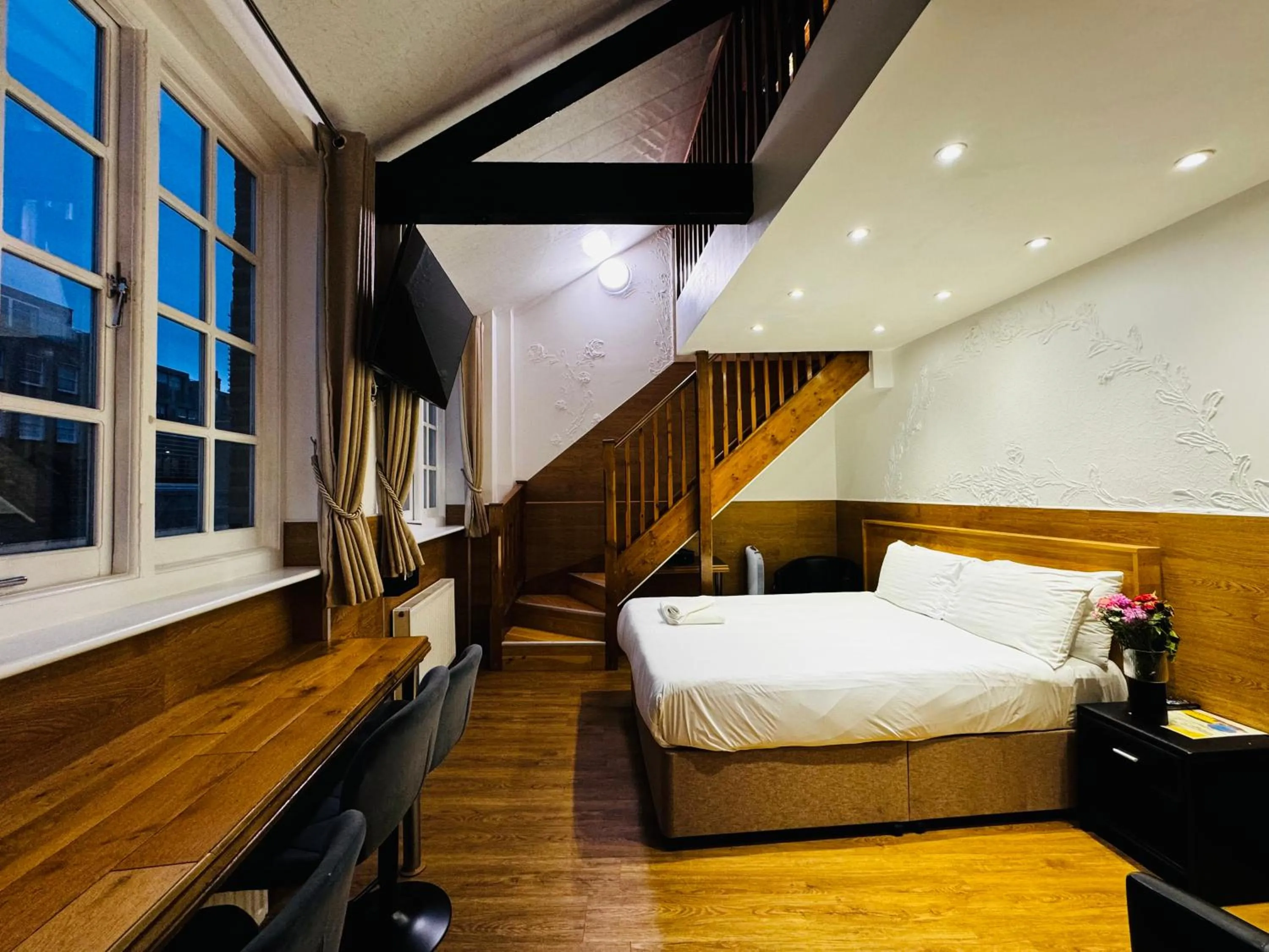 Bedroom, Bed in Berkley Apartments