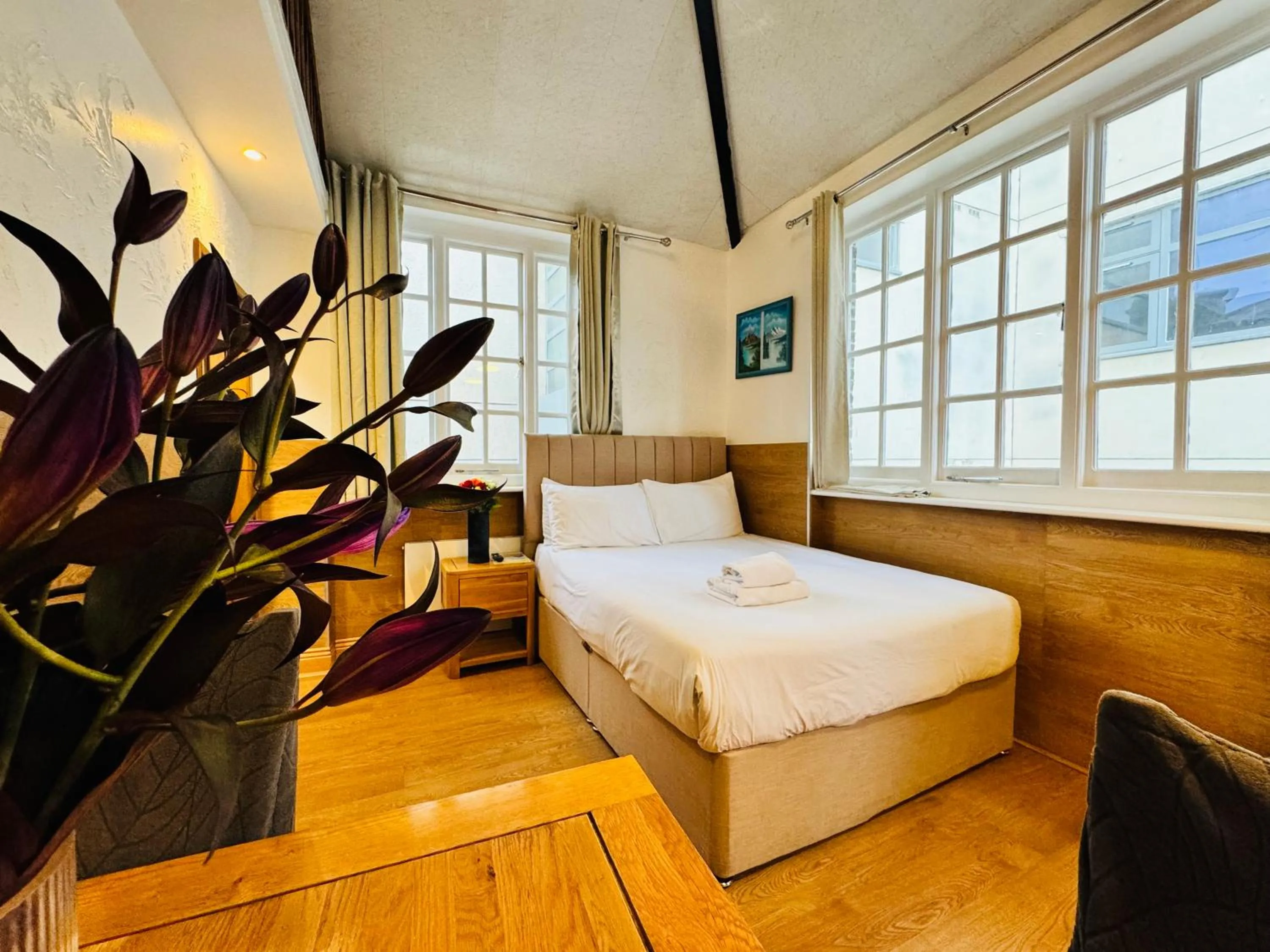 View (from property/room), Bed in Berkley Apartments