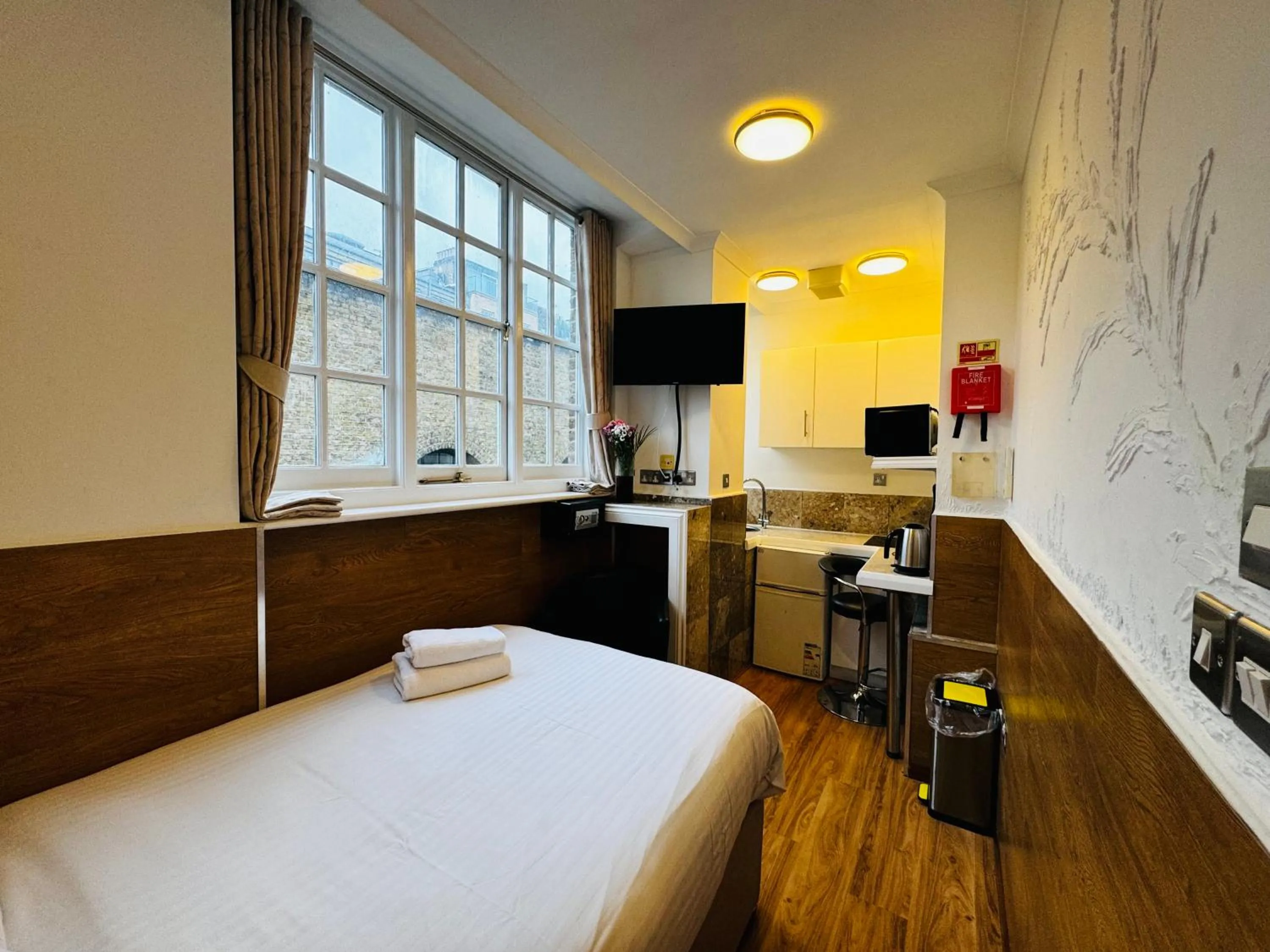 View (from property/room), Bed in Berkley Apartments